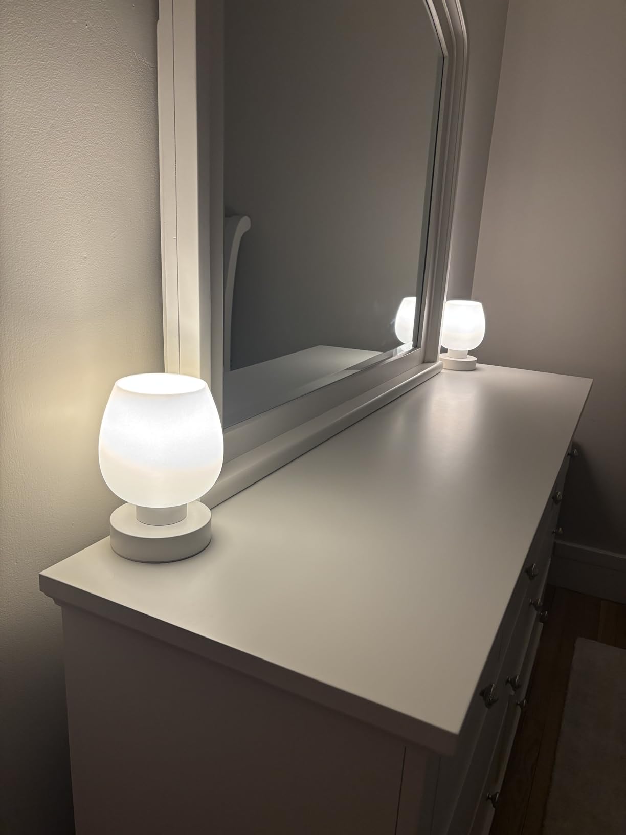 ONEWISH Small Bedside Lamp for Bedroom, 3-Way Dimmable Touch Control, 600 Lumen Bright Opal Glass Shade, 7.5 Inch Ultra Compact Nightstand Lamp, Warm White 2700K LED Bulb Included, Modern Design customer photo 1