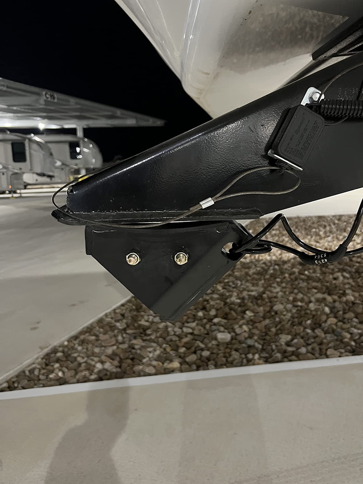CURT 16600 CrossWing Lightweight 5th Wheel Hitch, 20,000 lbs. customer photo 1