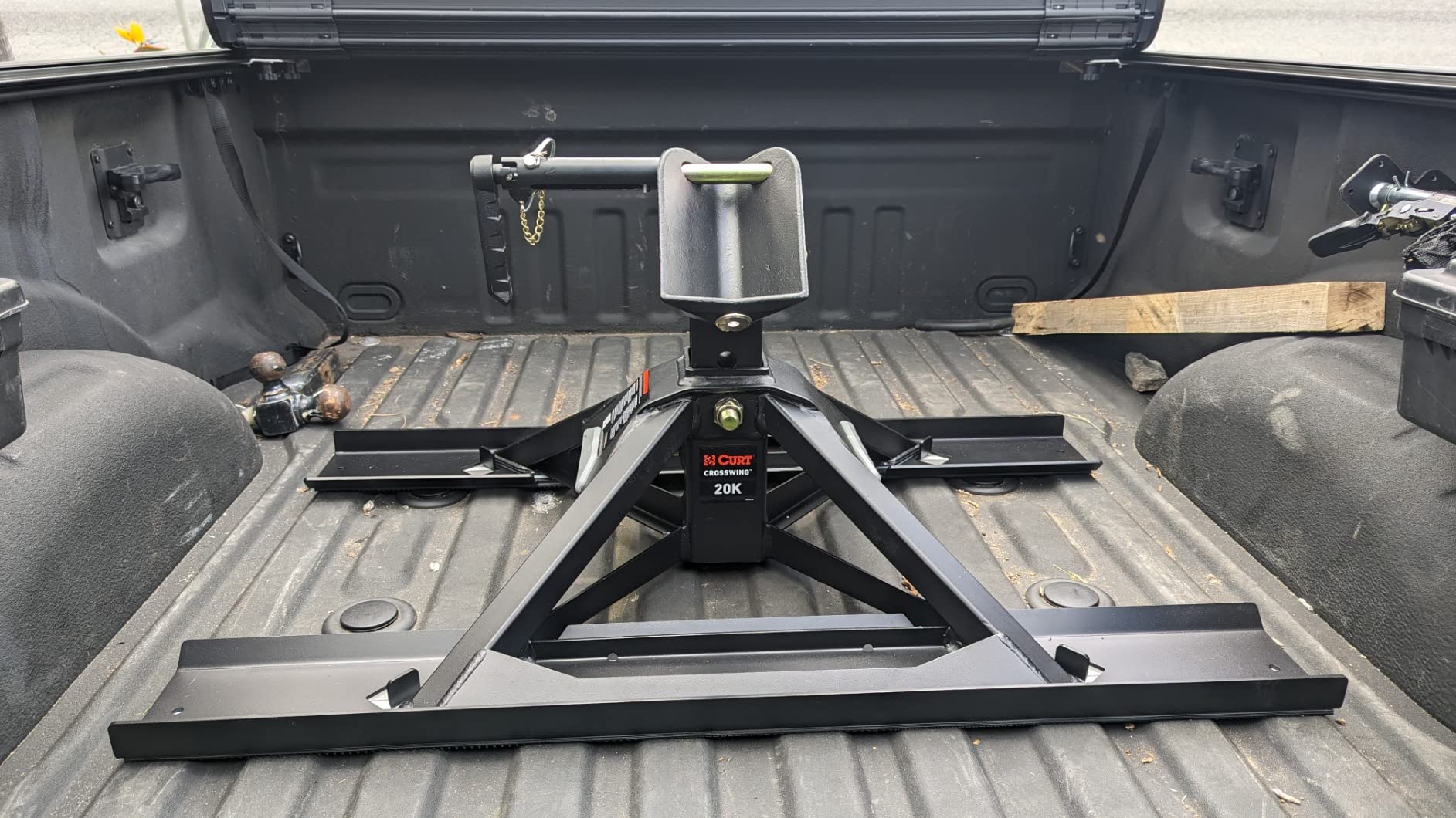 CURT 16600 CrossWing Lightweight 5th Wheel Hitch, 20,000 lbs. customer photo 2