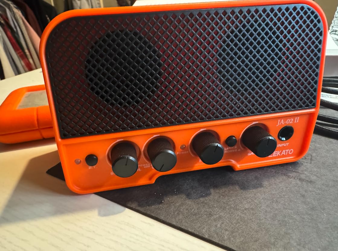 LEKATO Mini Guitar Amp Rechargeable Electric Guitar Amplifer 5W, Clean/Overdrive Channels,Portable Small Amp for Guitarist Practice,Black customer photo 2