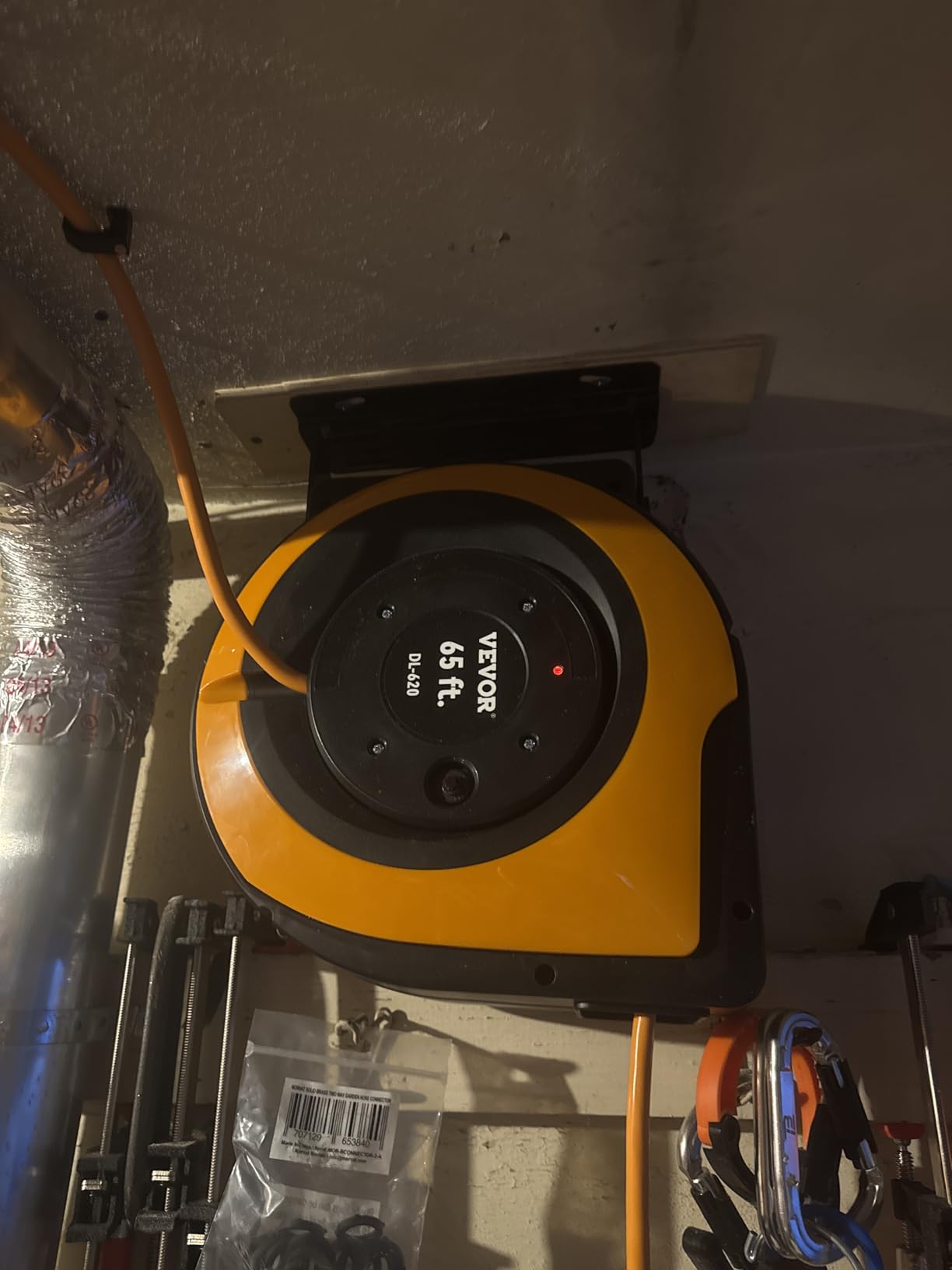 VEVOR 65FT Retractable Extension Cord Reel, Heavy Duty 12AWG/3C SJTOW Cord customer photo 1