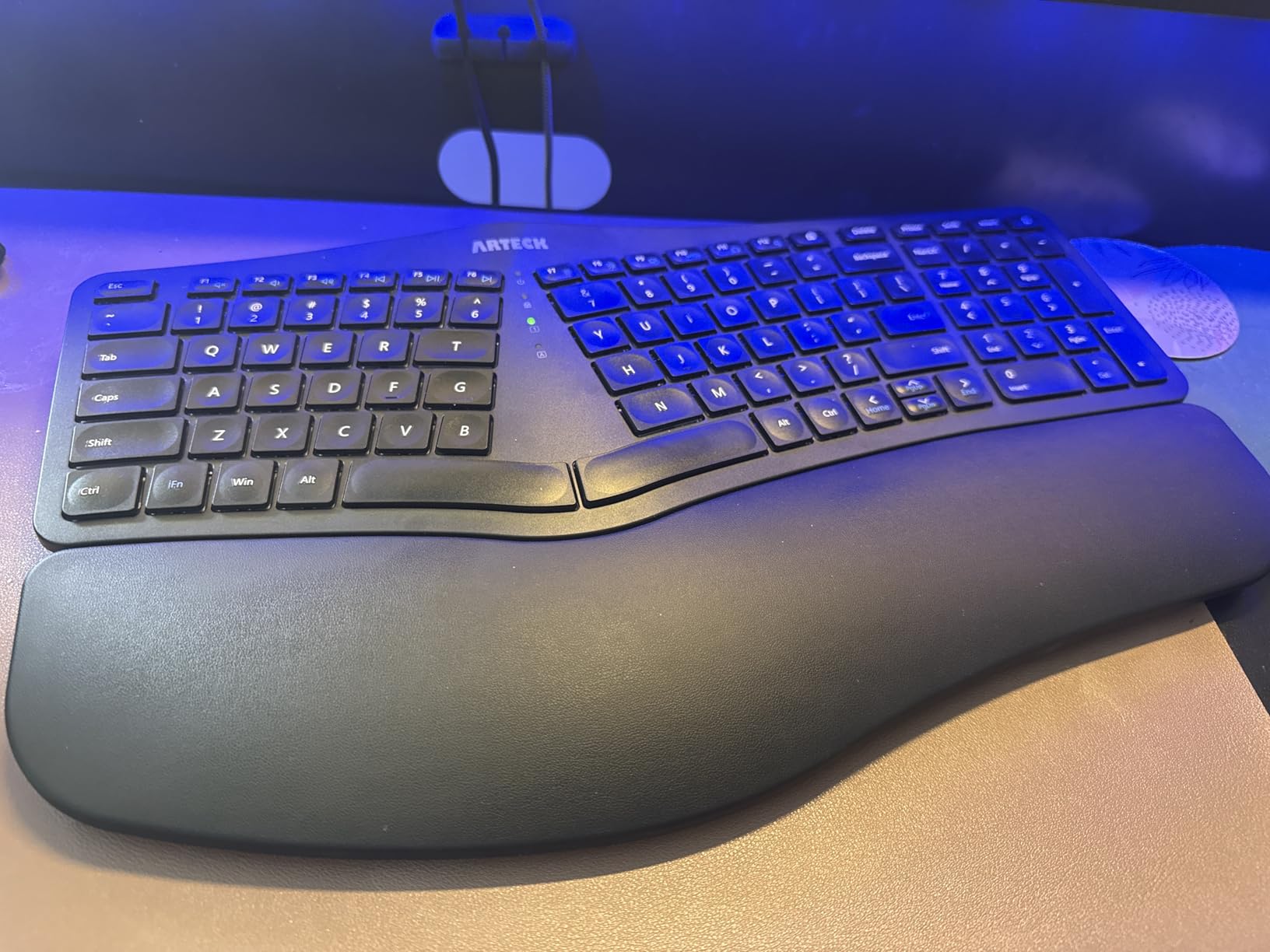 Arteck Split Ergonomic Keyboard with Palm Rest, 2.4G USB Wireless Keyboard customer photo 1
