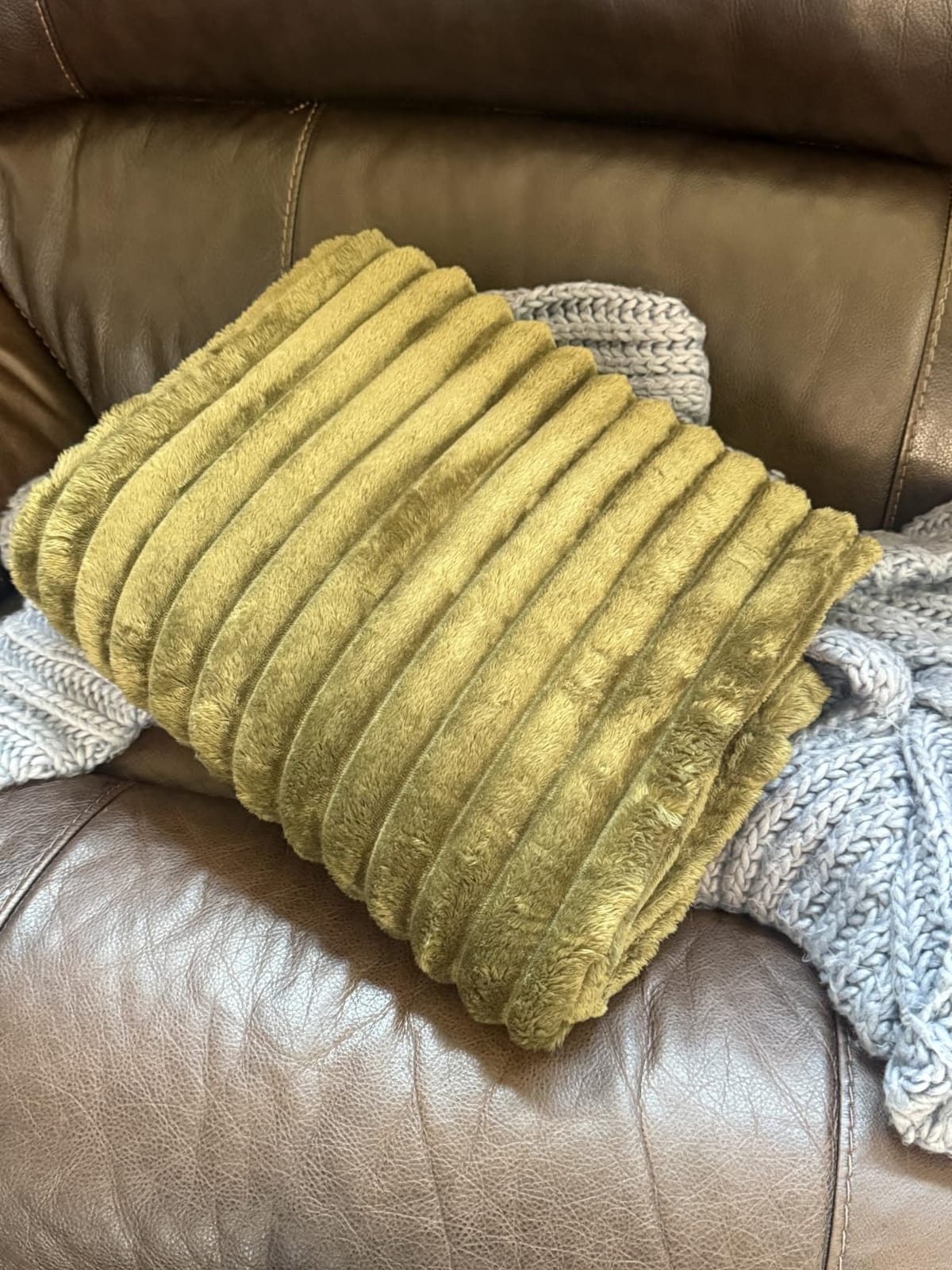 Bedsure GentleSoft White Throw Blanket for Couch - Halloween Fall Decorations for Home Living Room Decor, Cozy Fleece Fall Blanket for Sofa, Birthday Gifts for Women Mom Her, Off White, 50x60 Inches customer photo 2
