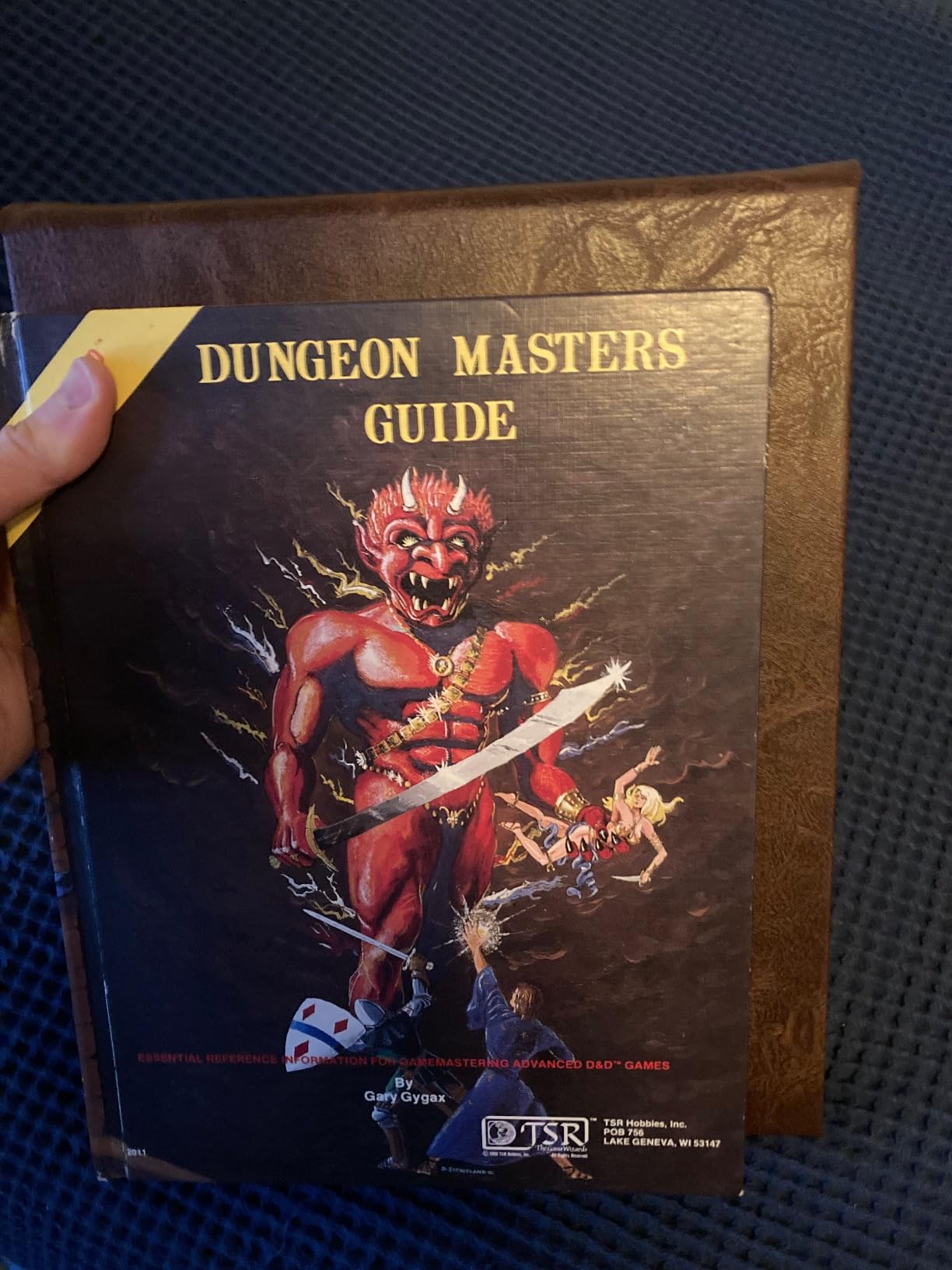 Game Master Screen - 38.5in Landscape DM Screen with Faux Dragon Skin and Dry Erase Pockets - Black customer photo 1