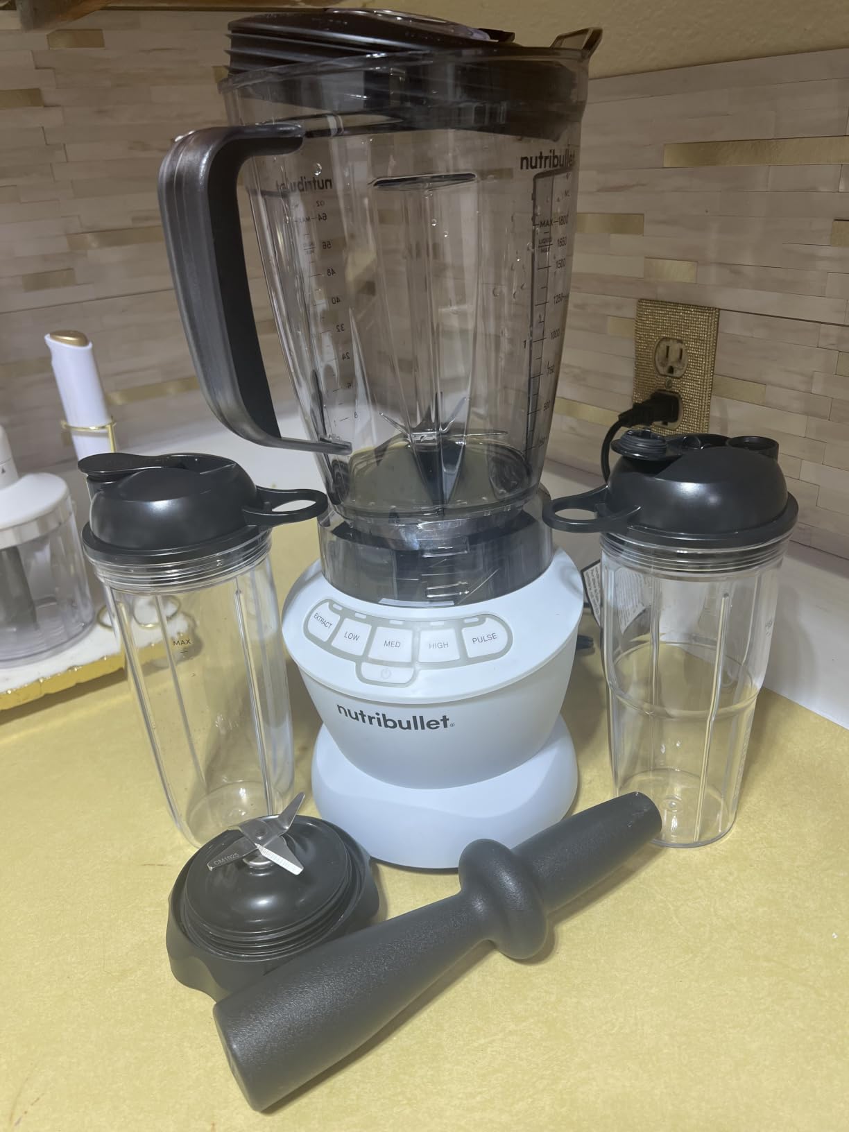 Nutribullet Full-Size Blender Combo, Single-Serve & Large Capacity, 1200W, 64oz Pitcher, 32oz Cup, Extractor Blade, 3-Speed, Pulse, Smoothies, Soups, Sauces, Easy Cleaning, Dark Gray, NBF50500 customer photo 2