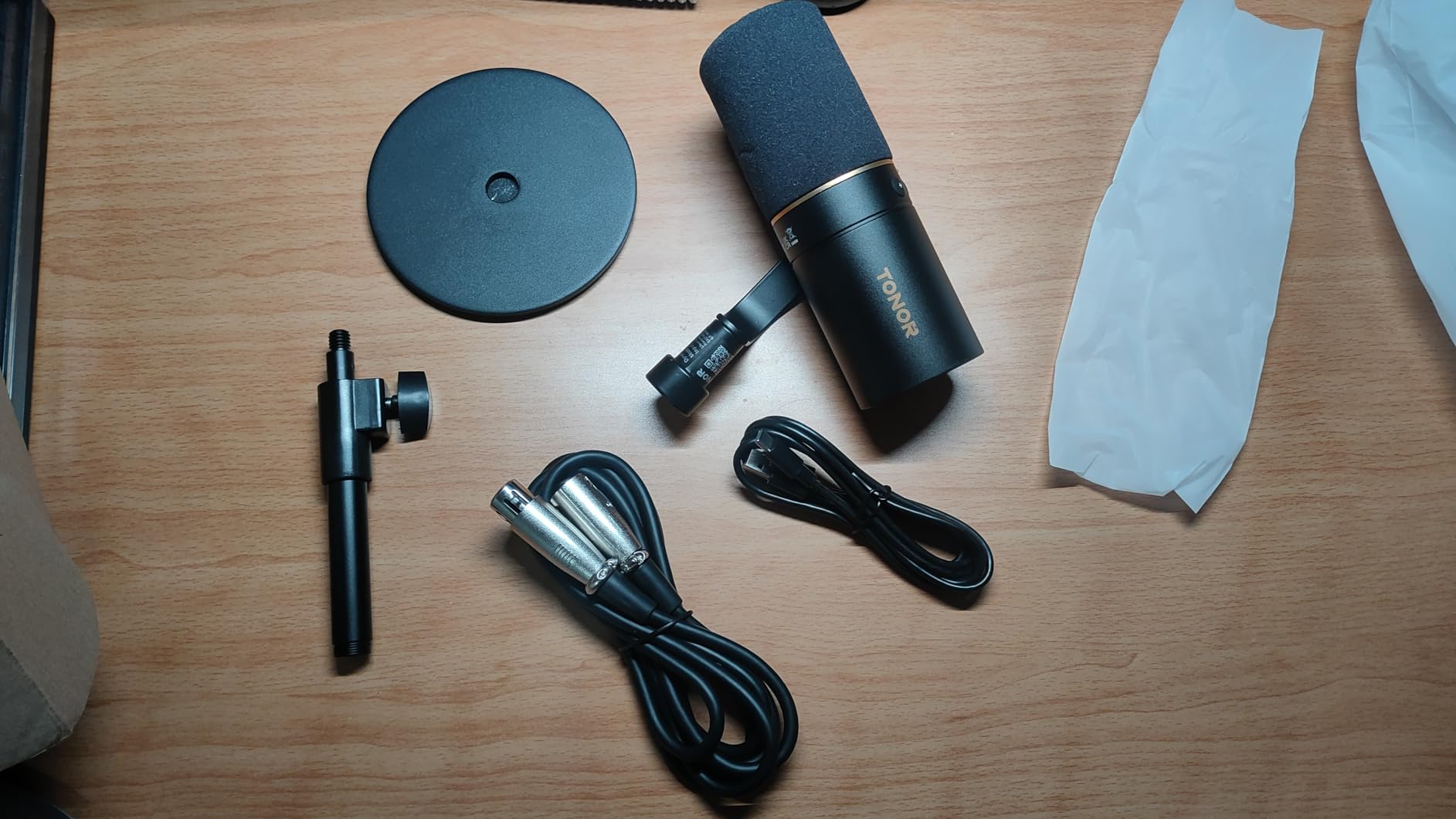 TONOR Dynamic Podcast Microphone, XLR/USB Mic for Recording, Streaming customer photo 2