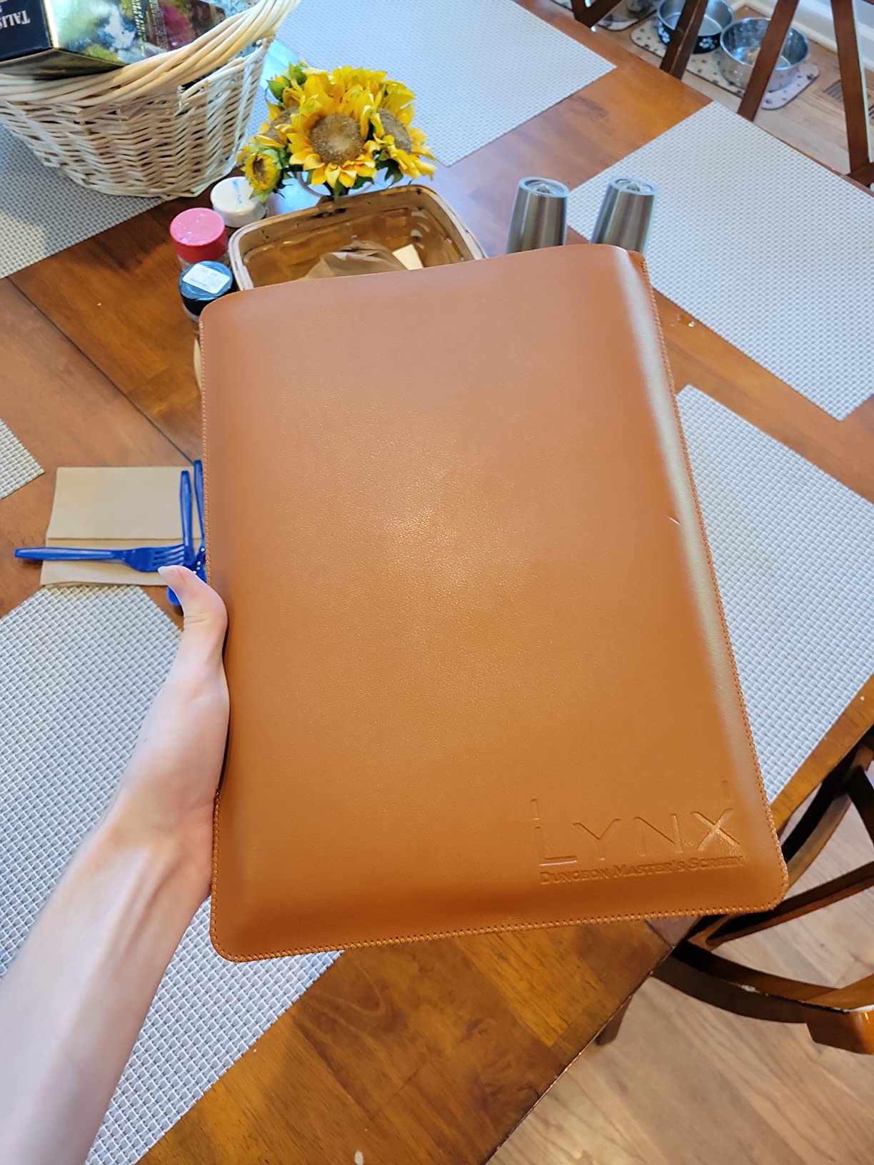 DND DM Screen 5e - D&D Dungeon Master Screen 3D Faux Leather with Customizable Inserts (Bronze) customer photo 1