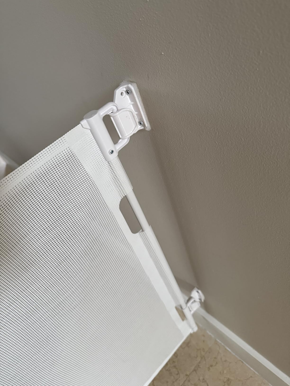 Miumoon 120 inch Reinforced Retractable Baby Gates 34 inch Tall customer photo 2