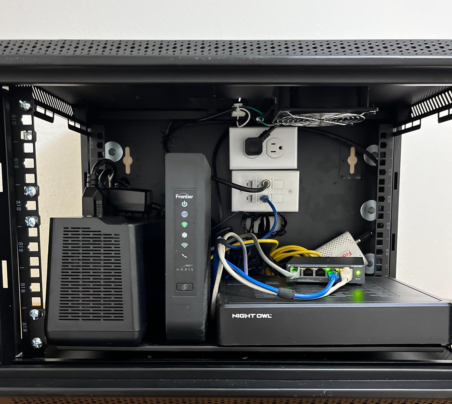 Tecmojo 6U Wall Mount Server Cabinet IT Network Rack Enclosure Lockable Door and Side Panels Black, Cooling Fan, Standard Glass Door, 450mm Depth, for 19” IT Equipment, A/V Devices customer photo 2