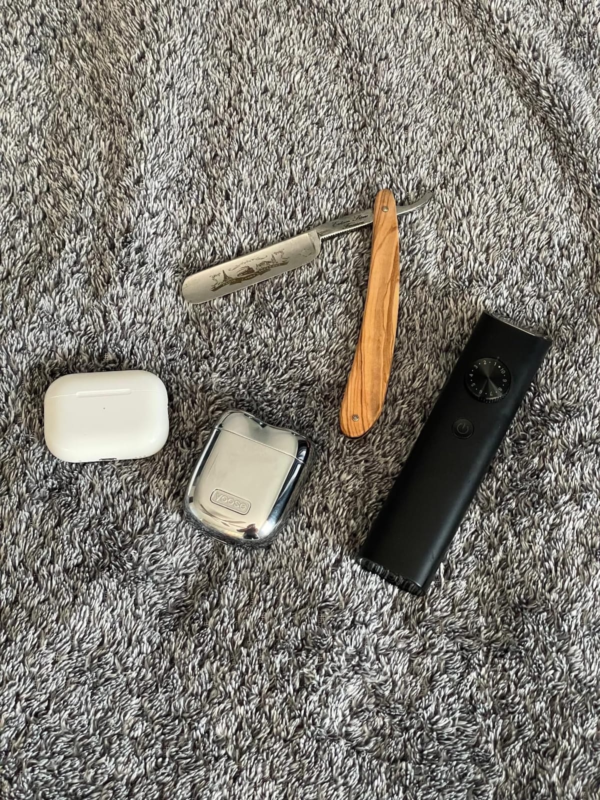 yoose Mini Shaver, Portable Electric Razor for Men, Silver customer photo 1