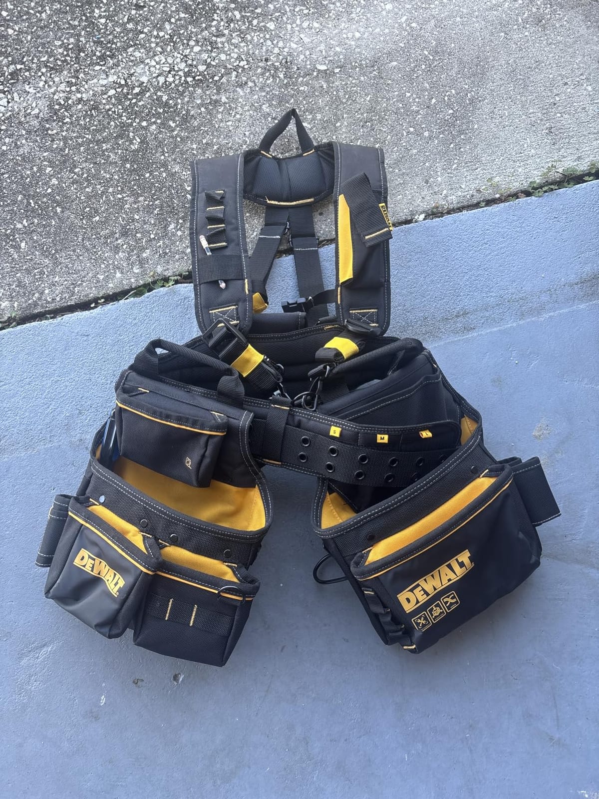 DEWALT Professional Tool Belt Organizer With Suspenders and 25 Pockets, Heavy Duty Construction (DWST540602) customer photo 2