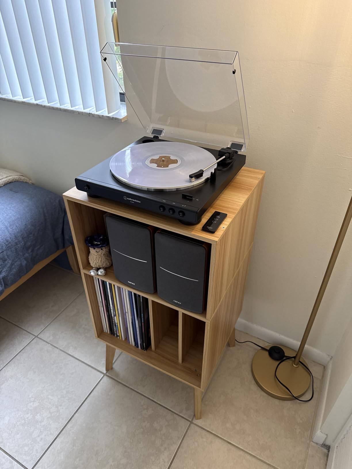 Lerliuo Record Player Stand, Walnut Turntable Stand Holds up to 160 Albums customer photo 1