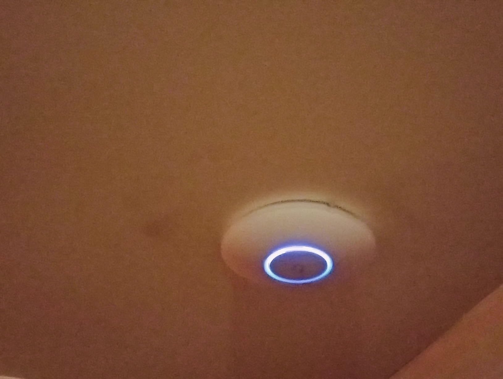 Ubiquiti U6+ AP WiFi6 1xGbE PoE 2x2 Dual customer photo 2