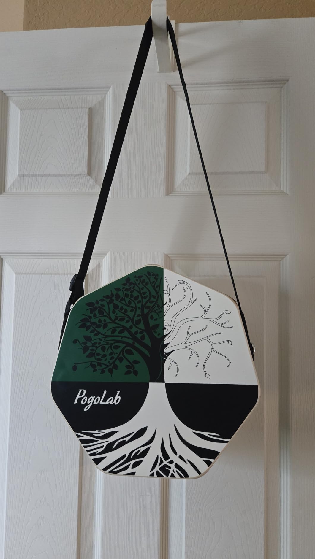 POGOLAB Two-tone Cajon, Portable Travel Wooden Drum with Adjustable Strap, Easy to Carry, Unique Appearance, Beautiful Percussion Instrument (Natural Brown) customer photo 2