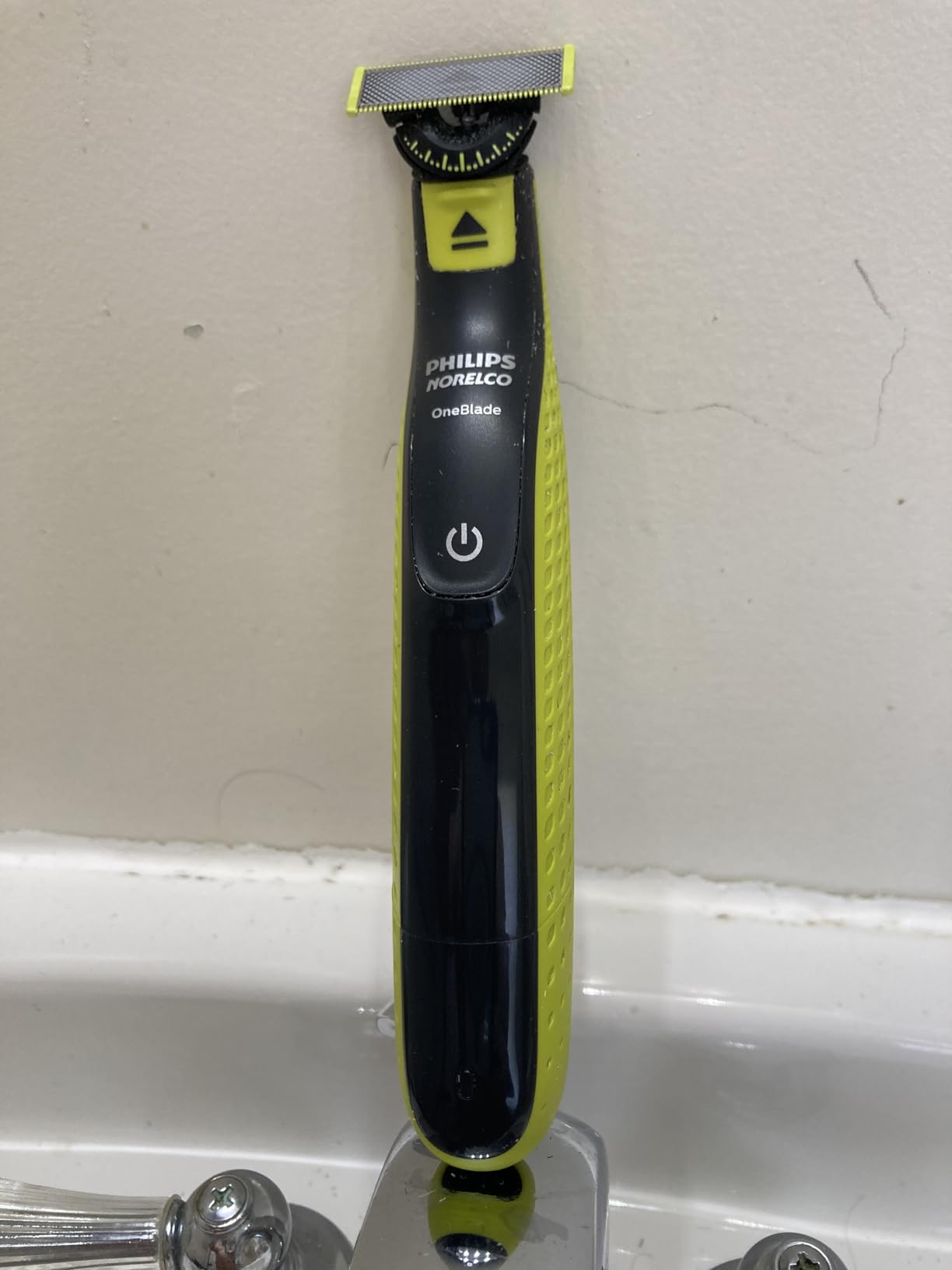 Norelco Philips OneBlade 360 Hybrid Face Trimmer and Shaver, 5 Length Comb | 360 Blade Technology, 5-length Comb, 100% Showerproof, Stainless Steel Blade Lasts up to 4 months, 45-Min Runtime, QP2724/90 customer photo 1