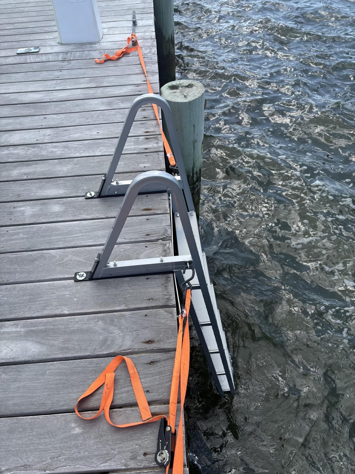 VEVOR Removable Dock Ladder 4 Steps 350 lbs Capacity Pontoon Boat Ladder | for Ship/Lake Swimming/Pool/Marine Boarding, Thickened Aluminum Alloy, 4 in Wide Step, Non-Slip Pedal, Quick Release Design customer photo 1