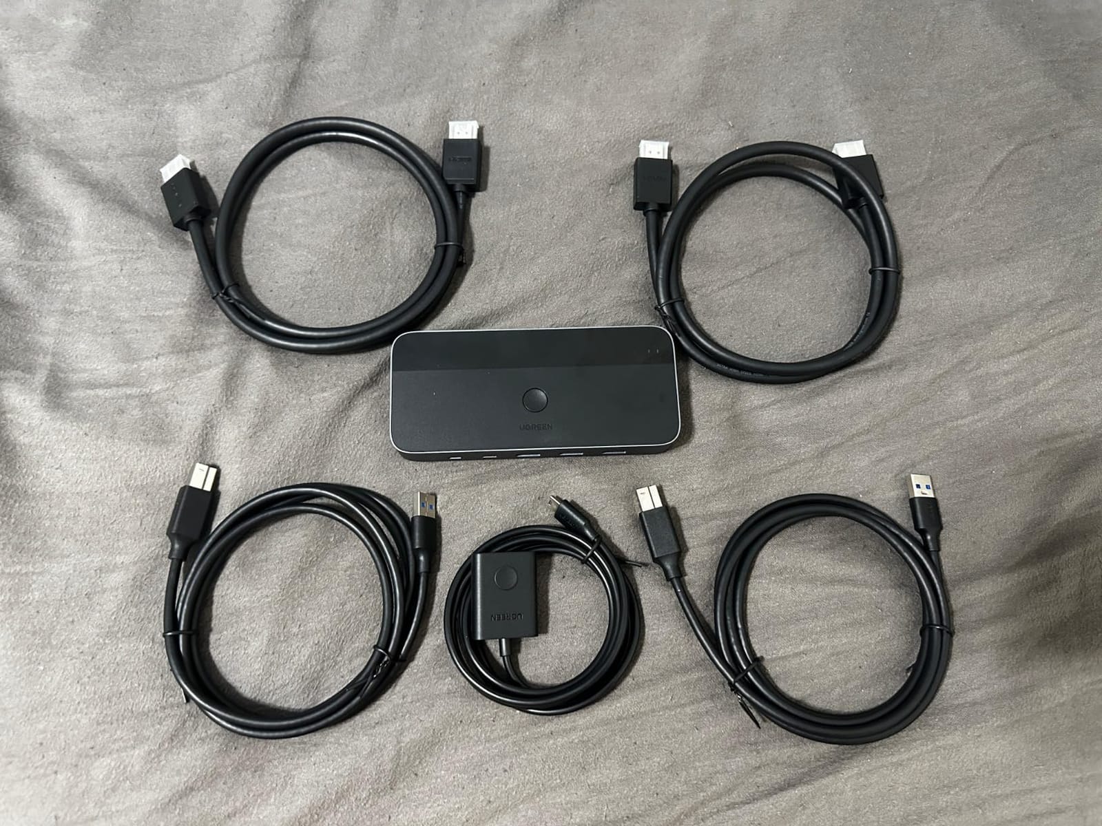 UGREEN HDMI KVM Switch 1 Monitor 2 Computers, Aluminum, 4K@60Hz, 4 USB 3.0 customer photo 1