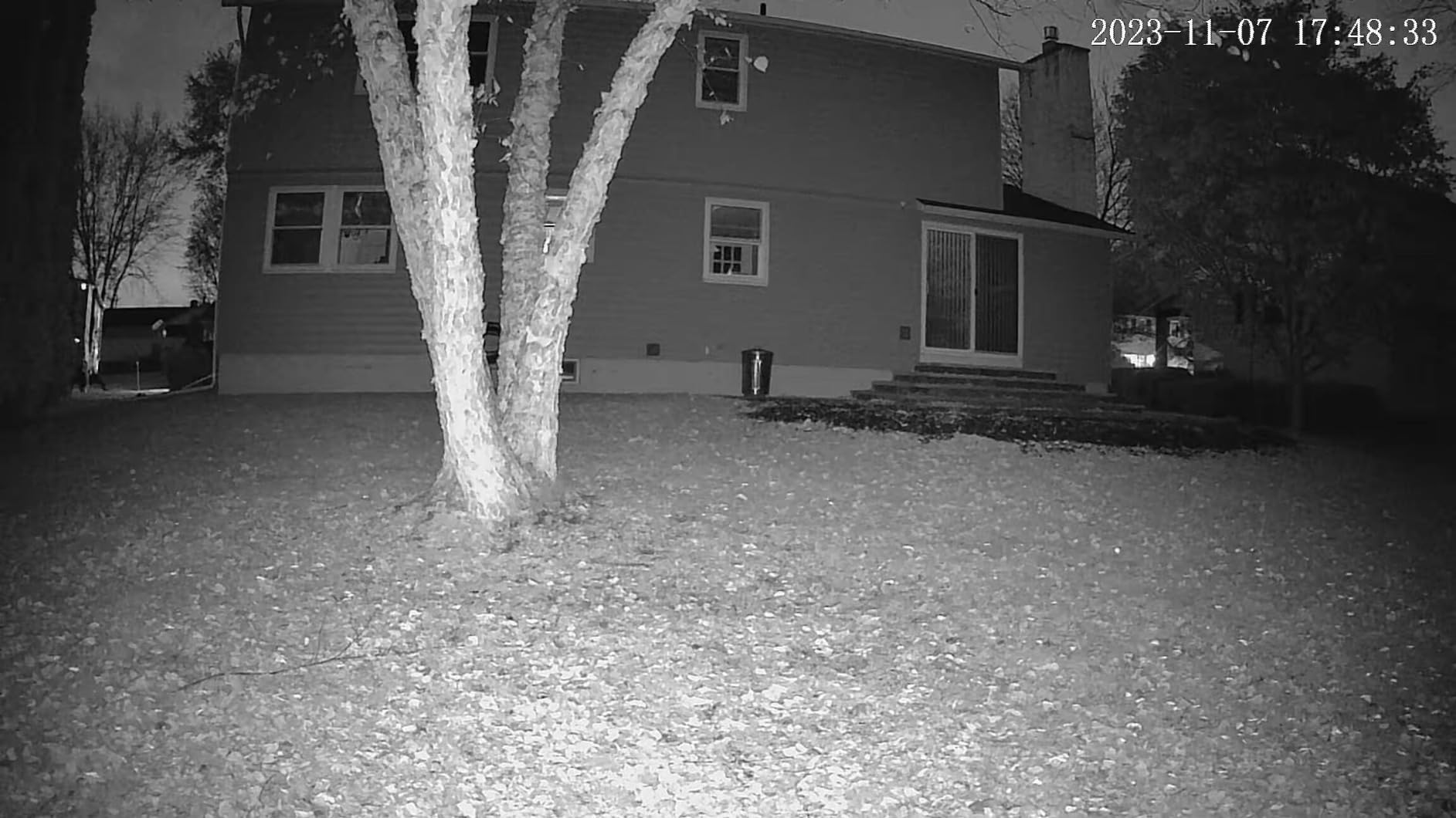 Cinnado 2K Solar Wireless Outdoor Cameras for Home Security White B6 2Pack customer photo 1