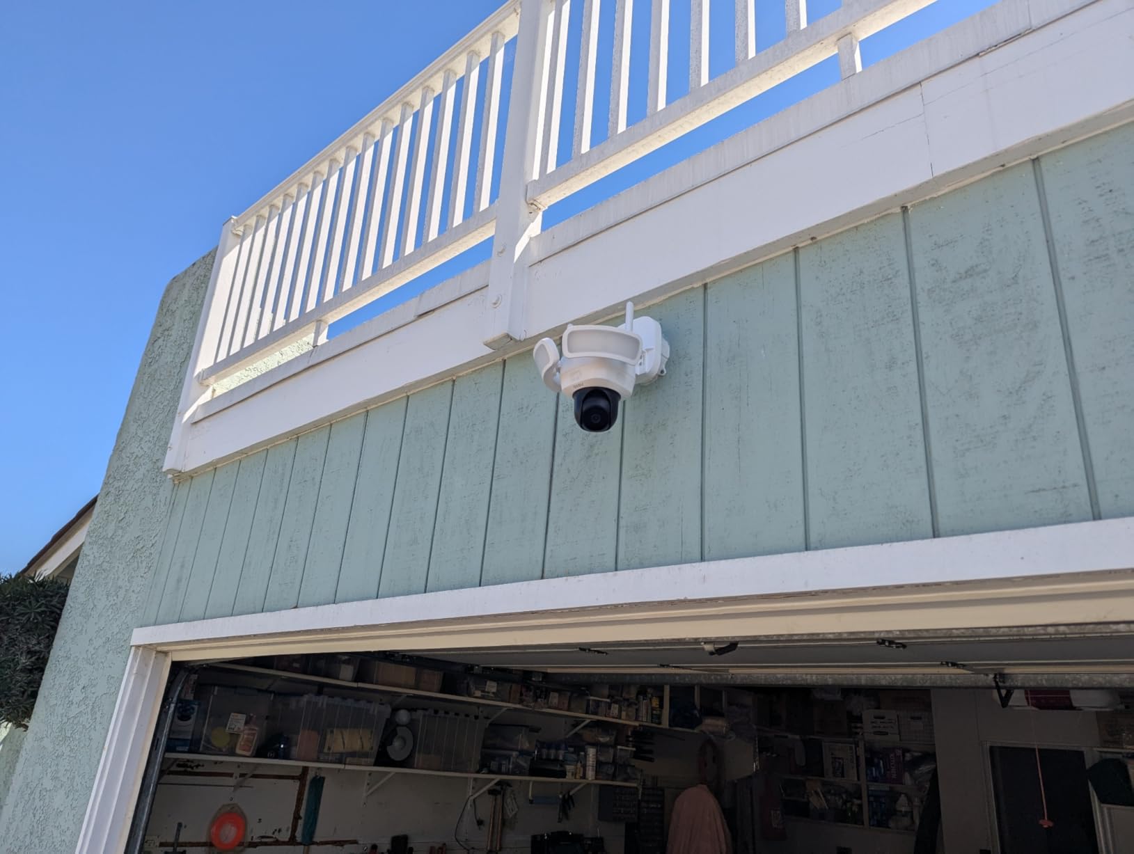 aosu Wired Floodlight Camera 3K 2600-Lumen 24/7 Recording customer photo 2