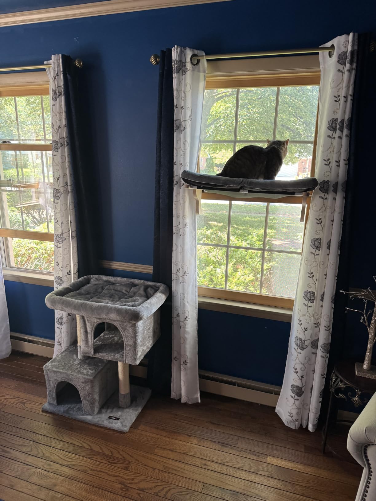 Zakkart Cat Perch for Windowsill with Bolsters (Natural Wood/Gray, L) customer photo 2