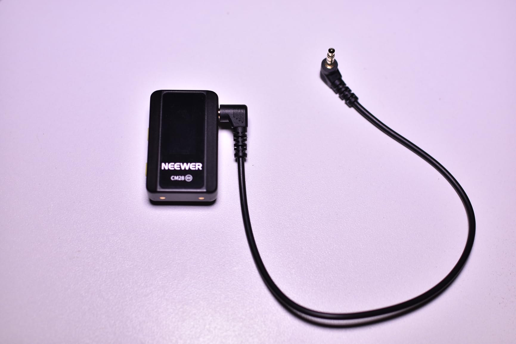 NEEWER CM28 Wireless Lavalier Microphone, Smart Noise Cancelling Lav Mic, 48KHz/16Bit 9hrs Uncompressed Recording, 200m Range, 4GB Storage for iPhone, Android, Camera, 1 RX + 2 TX + Charging Case customer photo 2