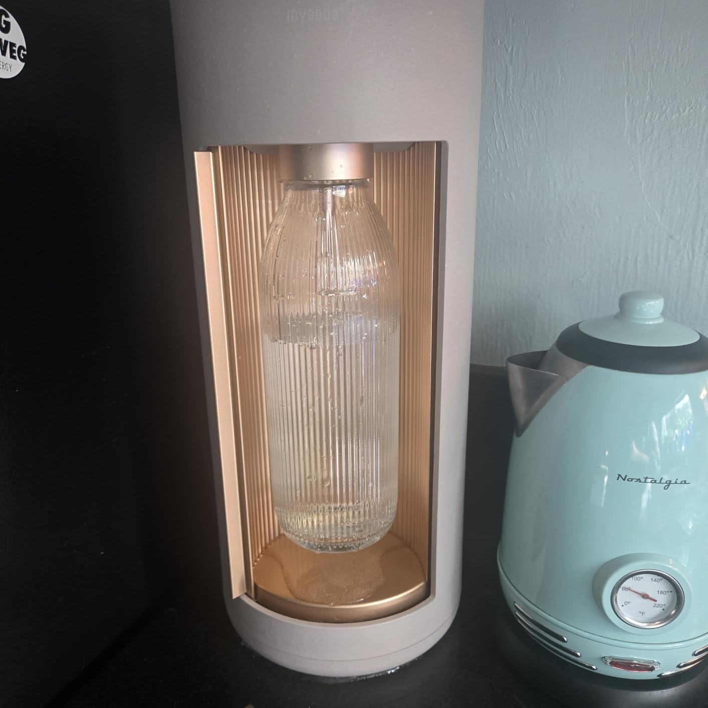 Mysoda Glassy Soda Maker + 1L Glass and 1L Plastic Bottle - Black | Silent Soda Maker and Carbonated Water Machine with Sliding Door Opening - Sparkling Drinks at Home - Easy Home Carbonation customer photo 2