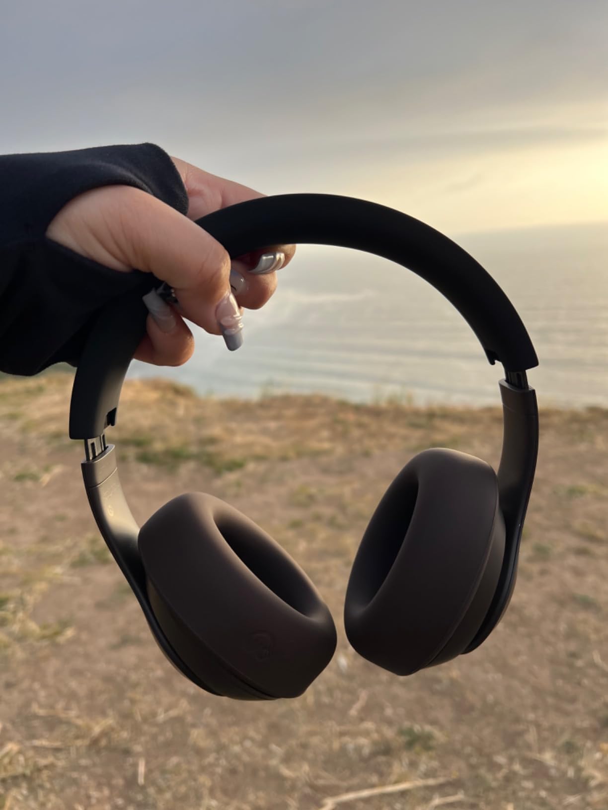 Beats Studio Pro - Wireless Bluetooth Noise Cancelling Headphones - Black (Renewed) customer photo 2