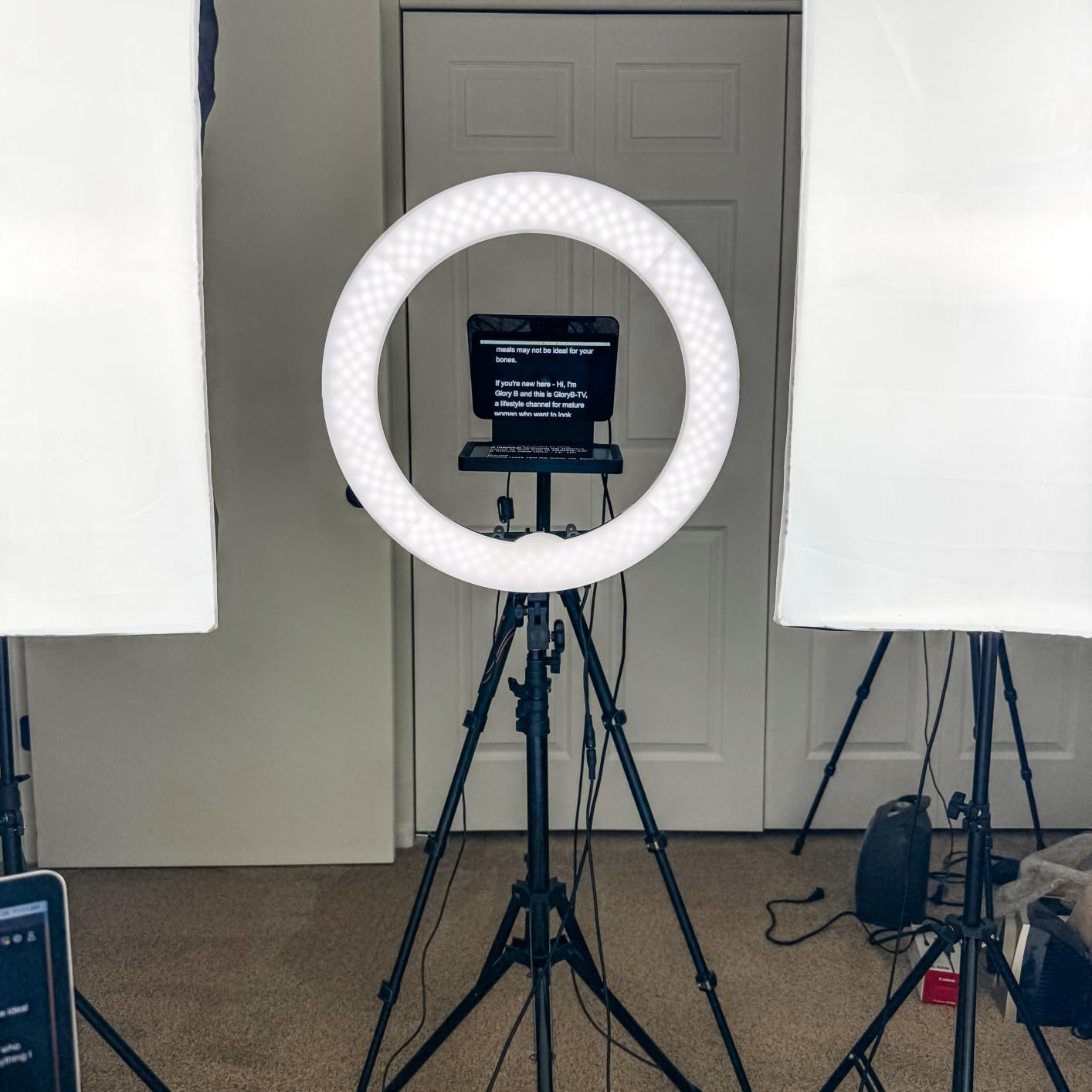 Elgato Prompter, Teleprompter with Built-in Screen customer photo 2