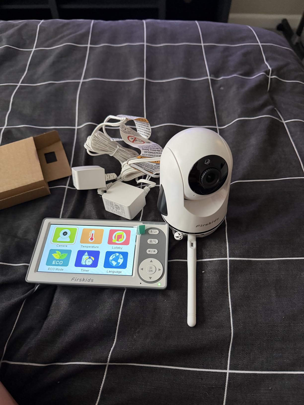 Baby Monitor - 1000ft Long Range Baby Monitor with Camera and Audio No WiFi, Built in 3500mAh Battery,Auto Night Vision, Temperature, 2-Way Talk, 8 Lullabies, 4.3'' Screen customer photo 2