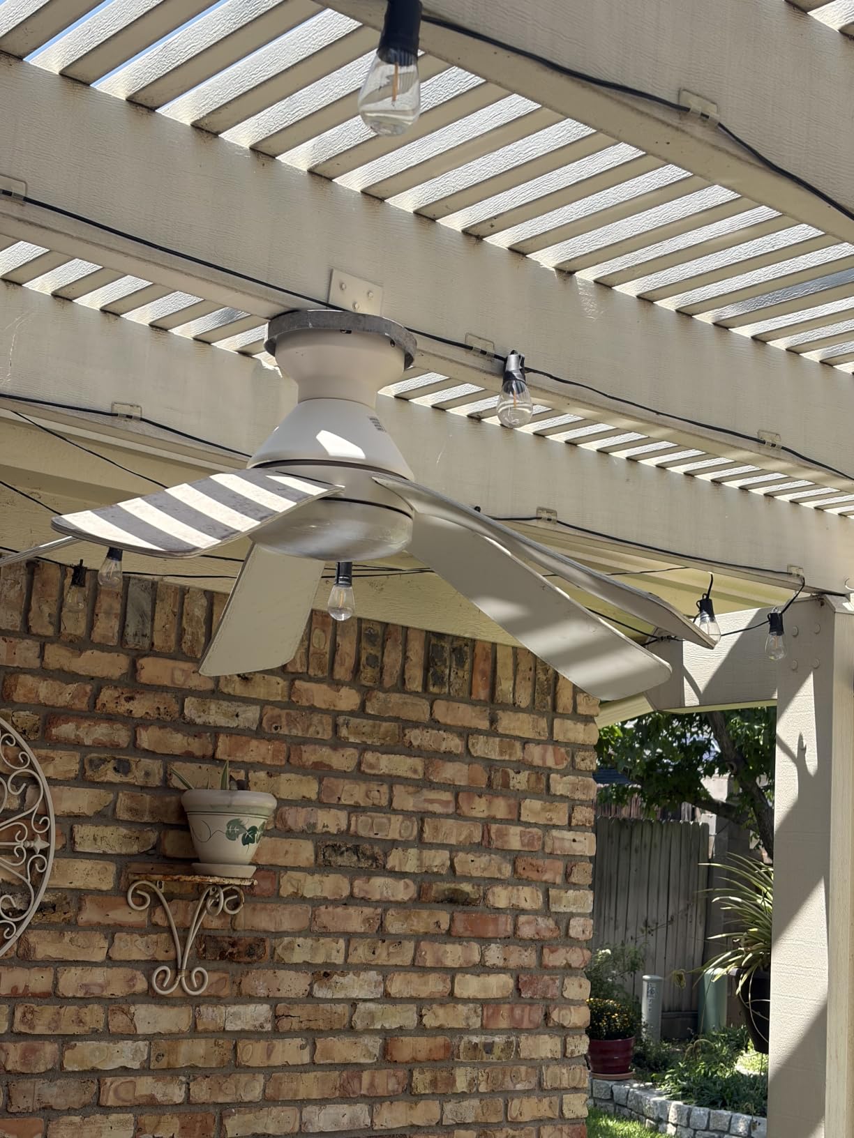 addlon 42 Inch White Low Profile Ceiling Fans with Lights and Remote customer photo 2