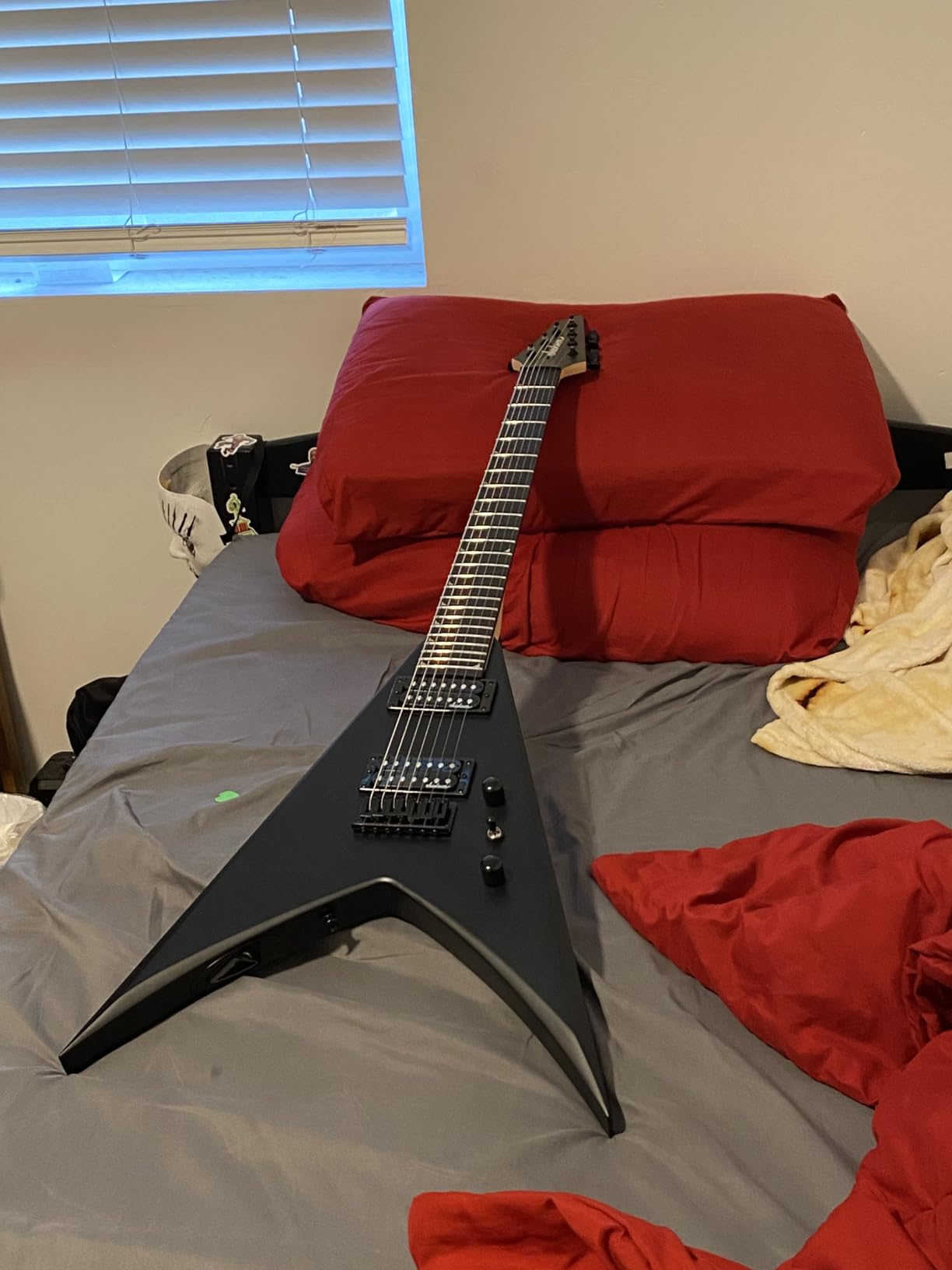 Jackson King V JS22 HT 7-string Electric Guitar - Satin Black customer photo 1