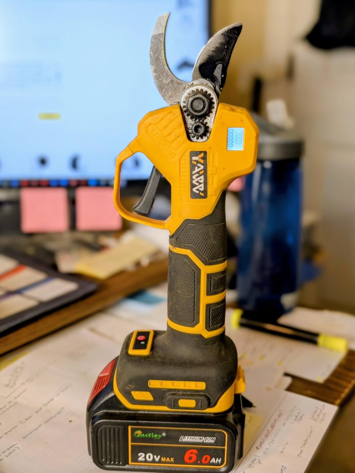 Brushless Electric Pruning Shears for DeWalt 20V Battery, Portable Cordless Pruning Shears with LCD Display&SK5 Blades, Adjustable Cutting Diameter 0.8-1.2 Inch for Gardening Tree Pruning(NO Battery) customer photo 2