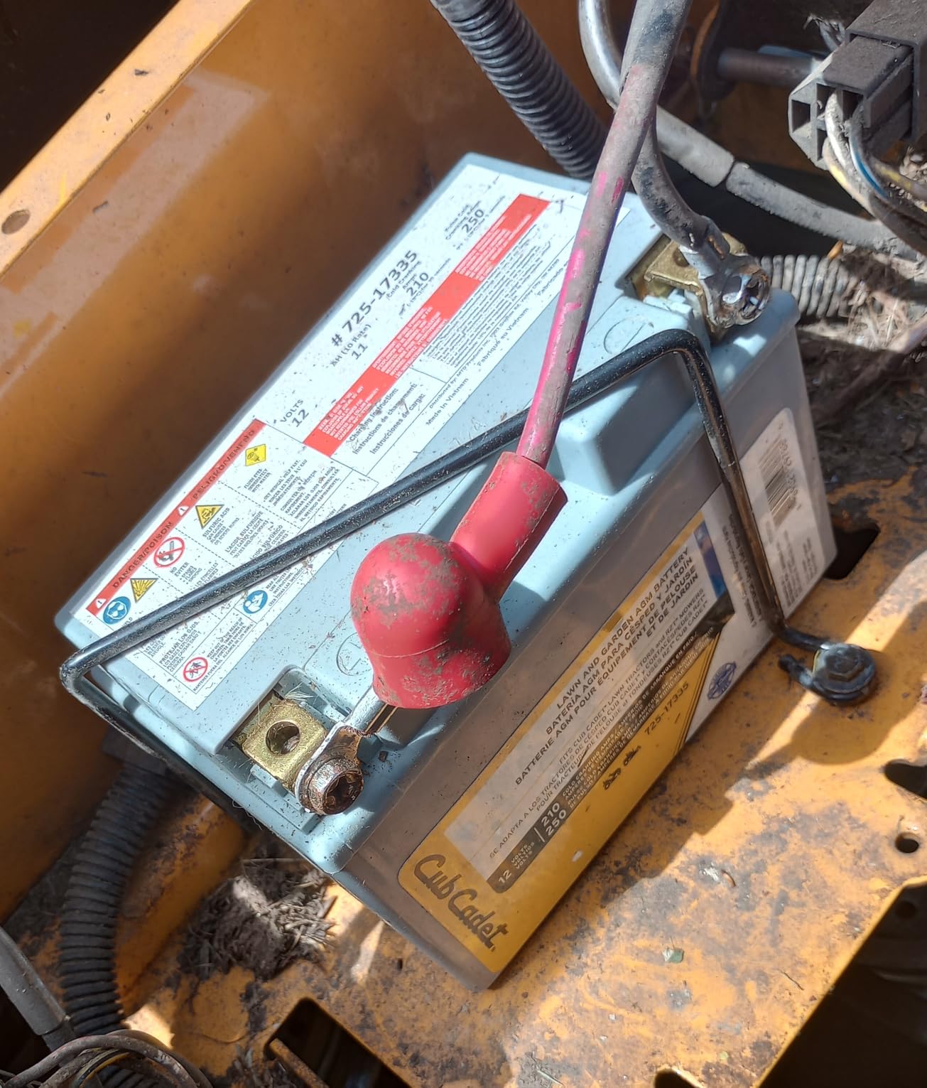 CUB CADET 725P17335 Battery 210cca 11AHR CMXGZAM280017 725-17335 customer photo 2