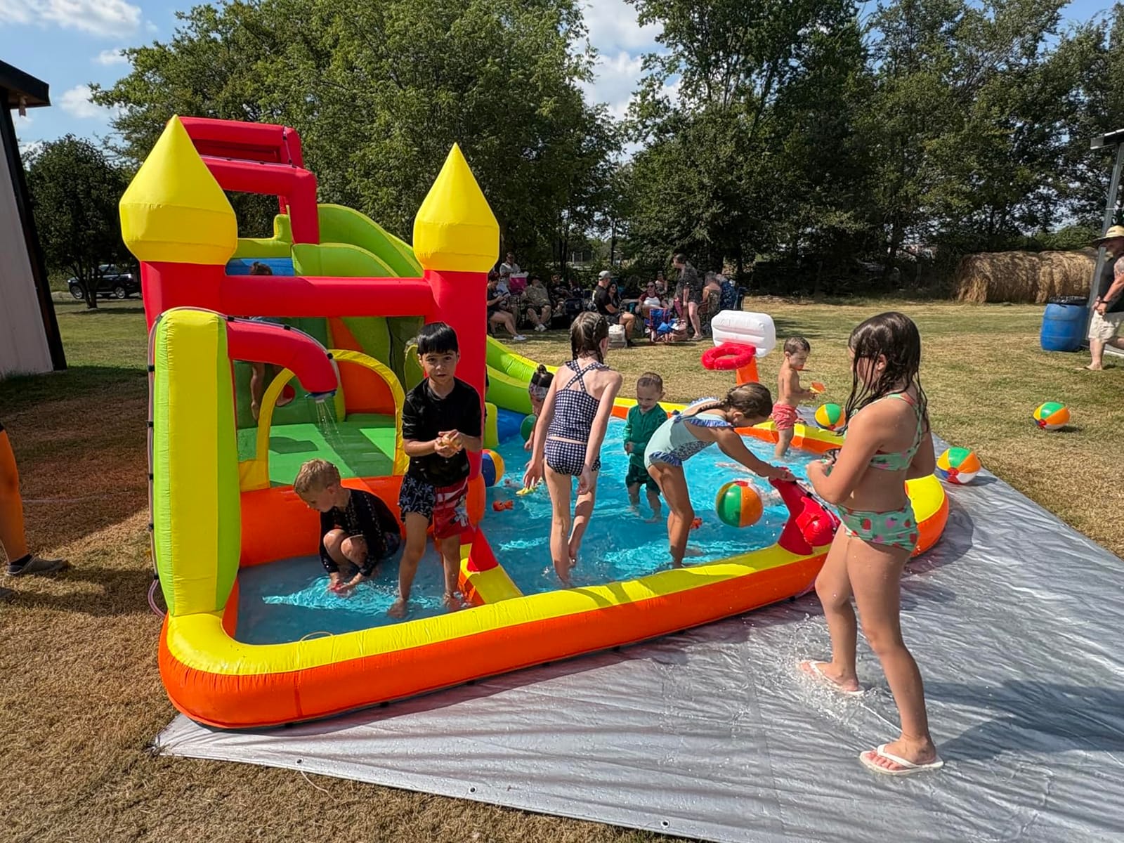 MIRUNAIR Inflatable Bounce House with Slides, Inflatable Water Slide for Kids Backyard, Bounce Water Park with Air Blower, Splash Pool, Water Cannon, Climbing Wall, Outdoor Backyard Water Park customer photo 2