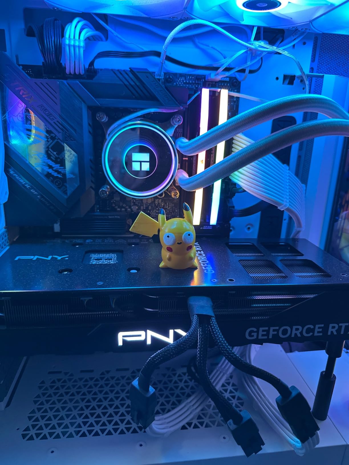 PNY GeForce RTX™ 4080 Super 16GB Verto™ OC Triple Fan Graphics Card DLSS 3 (256-bit, PCIe 4.0, GDDR6X, HDMI/DisplayPort, Supports 4k, incl. Adapter Anti-Sag Support Bracket, 3 Slot) customer photo 2