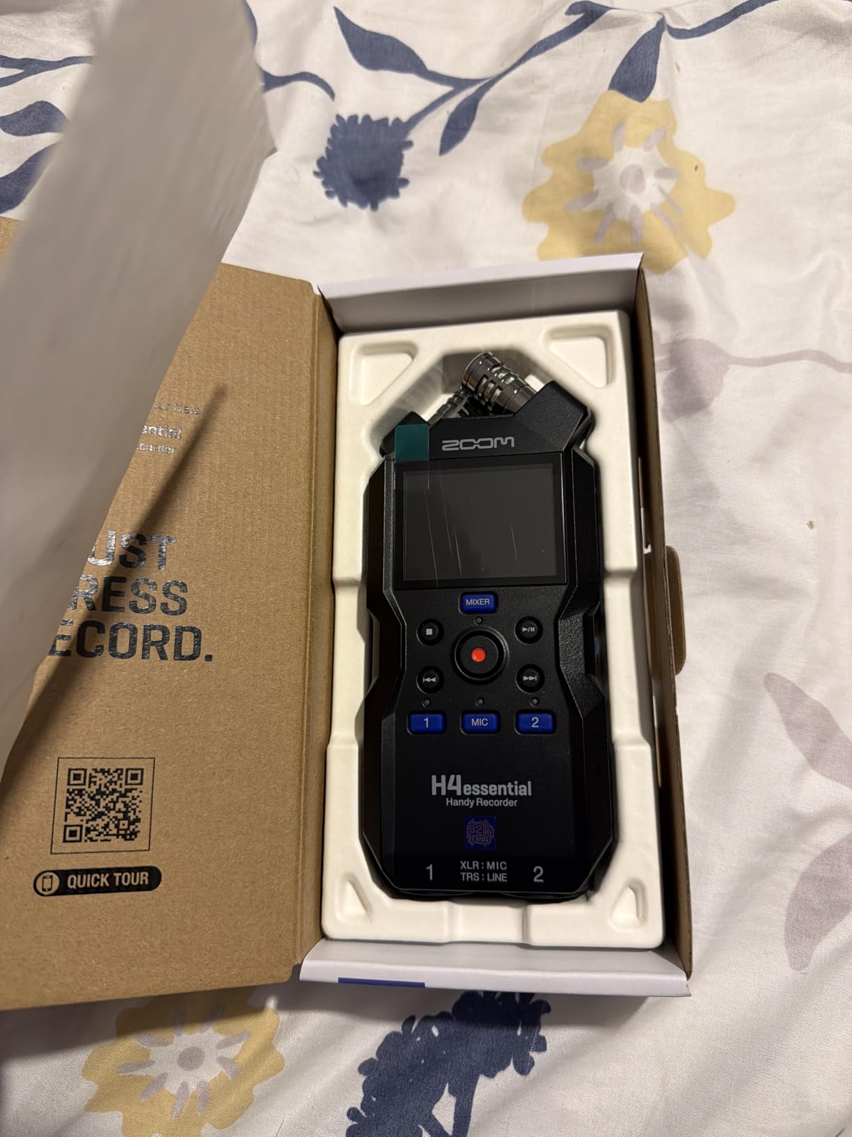 Zoom H4 Essential Handheld Recorder for Musicians, Podcasters & Filmmakers | Clip-Free Audio with 32-Bit Float, 4 Tracks, Stereo Mics, 2 XLR/TRS Inputs, USB Audio Interface customer photo 1