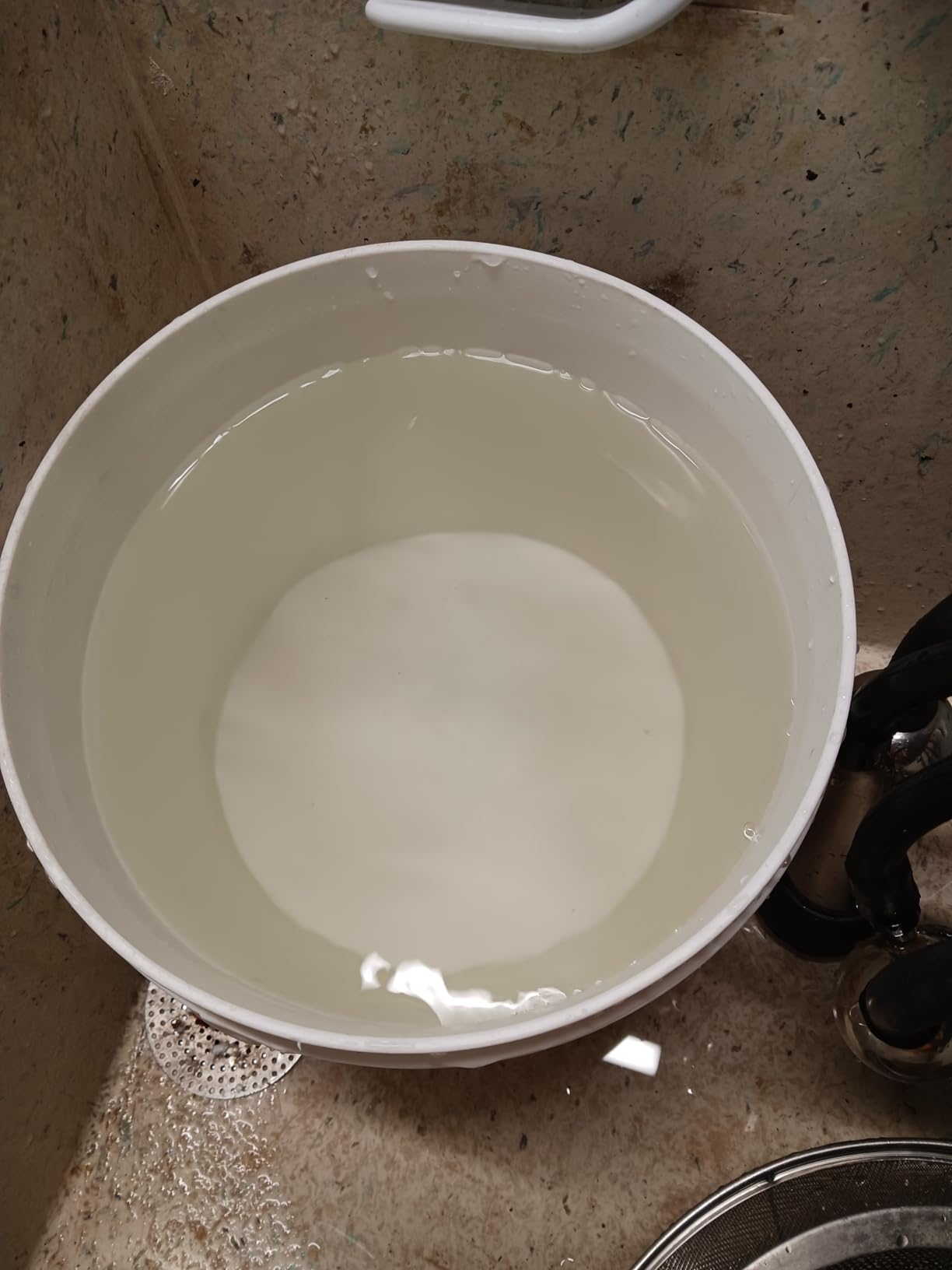 VEVOR Goat Milking Machine, 6 L 304 Stainless Steel Bucket, Electric Automatic Pulsation Vacuum Milker, Portable Milker with Food-Grade Silicone Cups and Tubes, Adjustable Suction for Cows and Sheep customer photo 2
