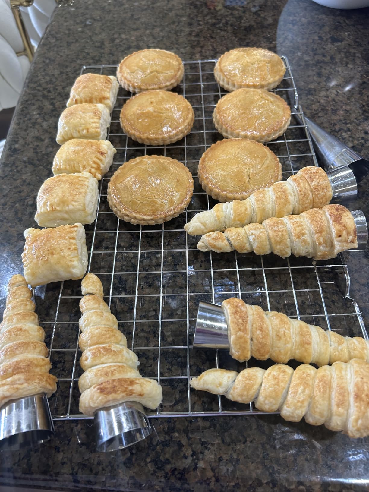 20Pcs Large Conical Cream Horn Molds, Non-stick Cream Horn Molds Stainless Steel, 5 inch Large Size Cannoli Tubes Kit Pack of Baking Cones Pastry Roll Horn Croissant Mold With brush customer photo 1