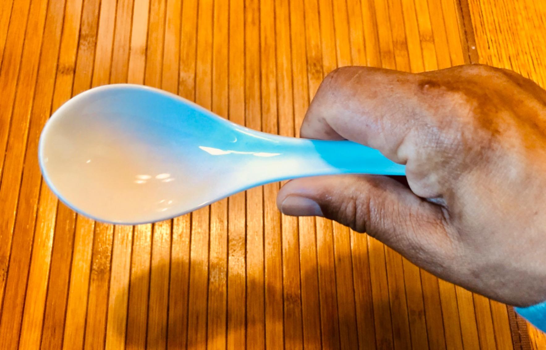 DOWAN Soup Spoons, Ceramic Asian Soup Spoons, White Japanese Spoon Large for Ramen Pho Wonton Dumpling Miso, Deep Oval Hook Design, Set of 4 customer photo 2