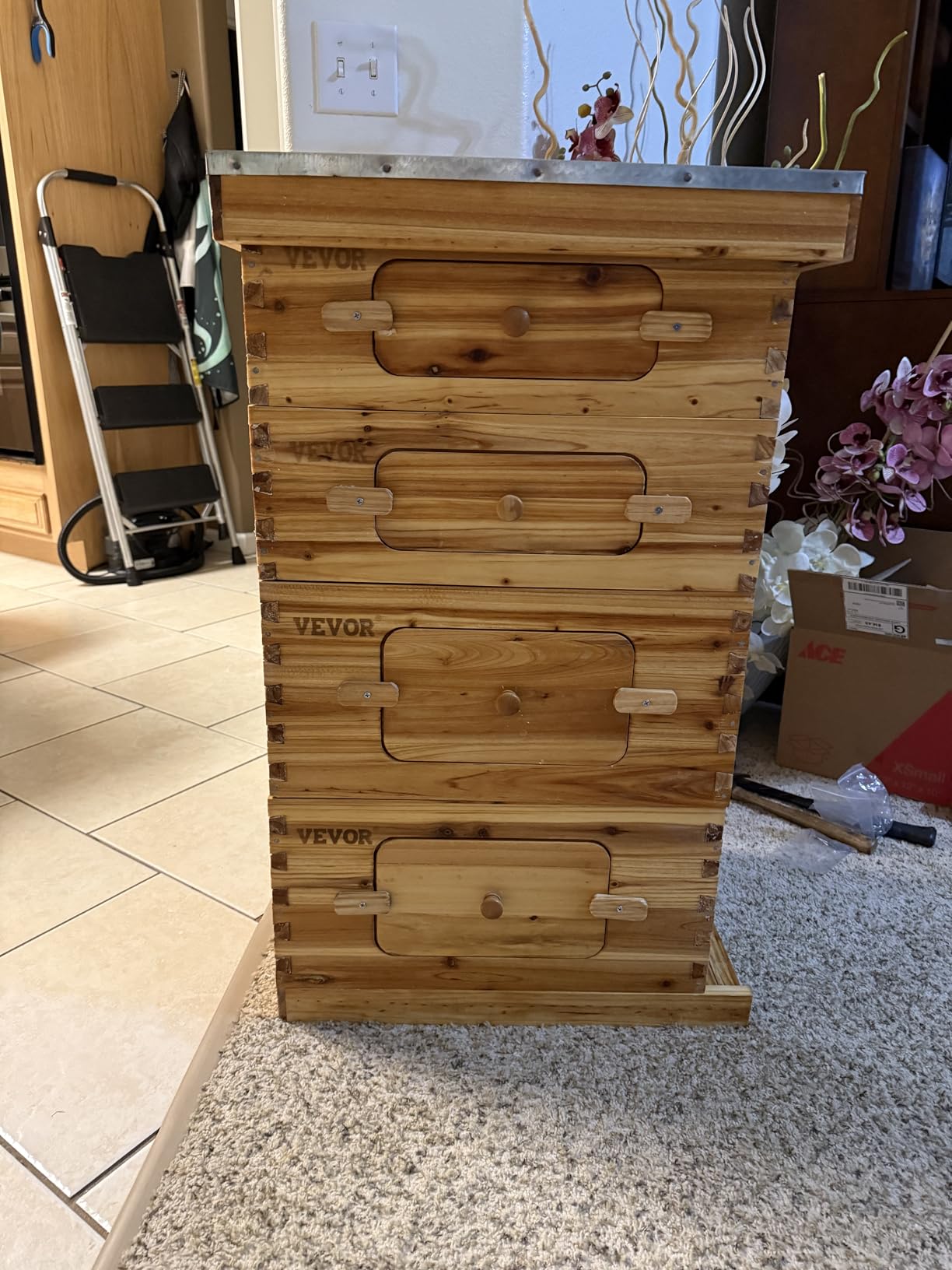 VEVOR 10 Frame Bee Hive, Beeswax Coated Fir Wood, Bee Hives Starter Kit,2 Deep + 2 Medium Bee Boxes Langstroth Beehive Kit, Transparent Acrylic Windows with Foundations for Beginners Pro Beekeepers customer photo 2