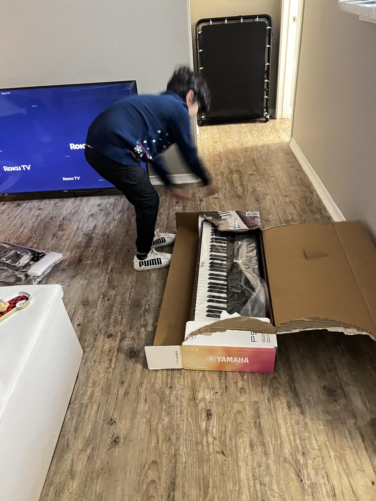 Yamaha 61-Key Portable Keyboard for Beginners with Learning Tools, Music Rest and Power Adapter PSRE283 customer photo 1