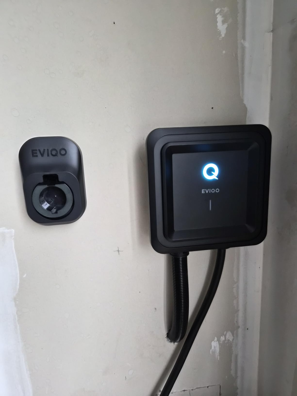EVIQO Level 2 EV Charger J1772 48A - Hardwired 240V Wall Charging Station | up to 50 mph, 25ft Cable, Enhanced WiFi (2.4GHz), Smart App, Weatherproof Indoor/Outdoor (IP66, NEMA 4), UL & ETL Certified customer photo 2