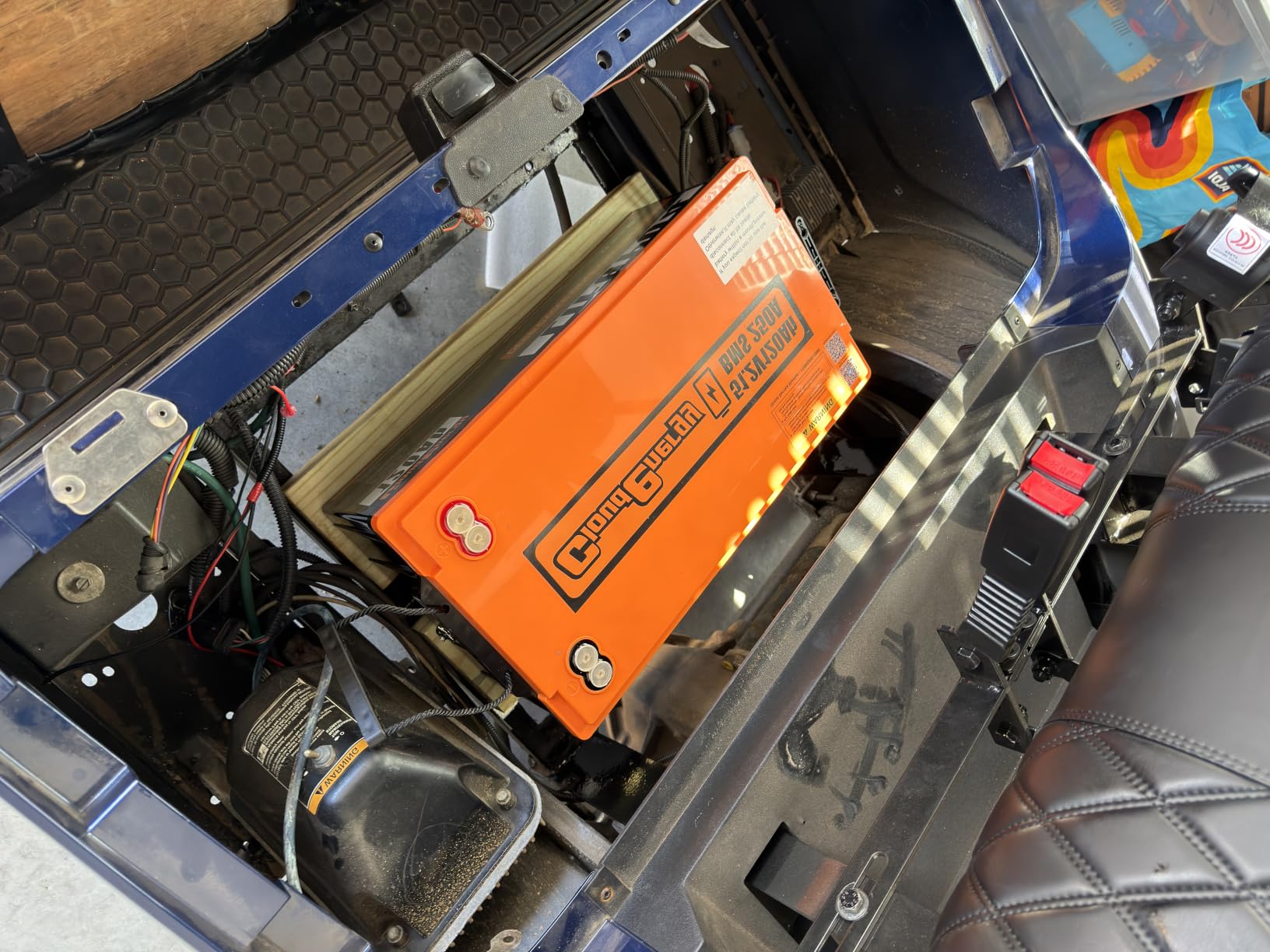 Cloudenergy 48V 105Ah LiFePO4 Lithium Golf Cart Battery With Charger Kit | Built-in 250A BMS, With Charger, Mobile APP, Touch Monitor and Retention Strap, 6000+ Cycles customer photo 2