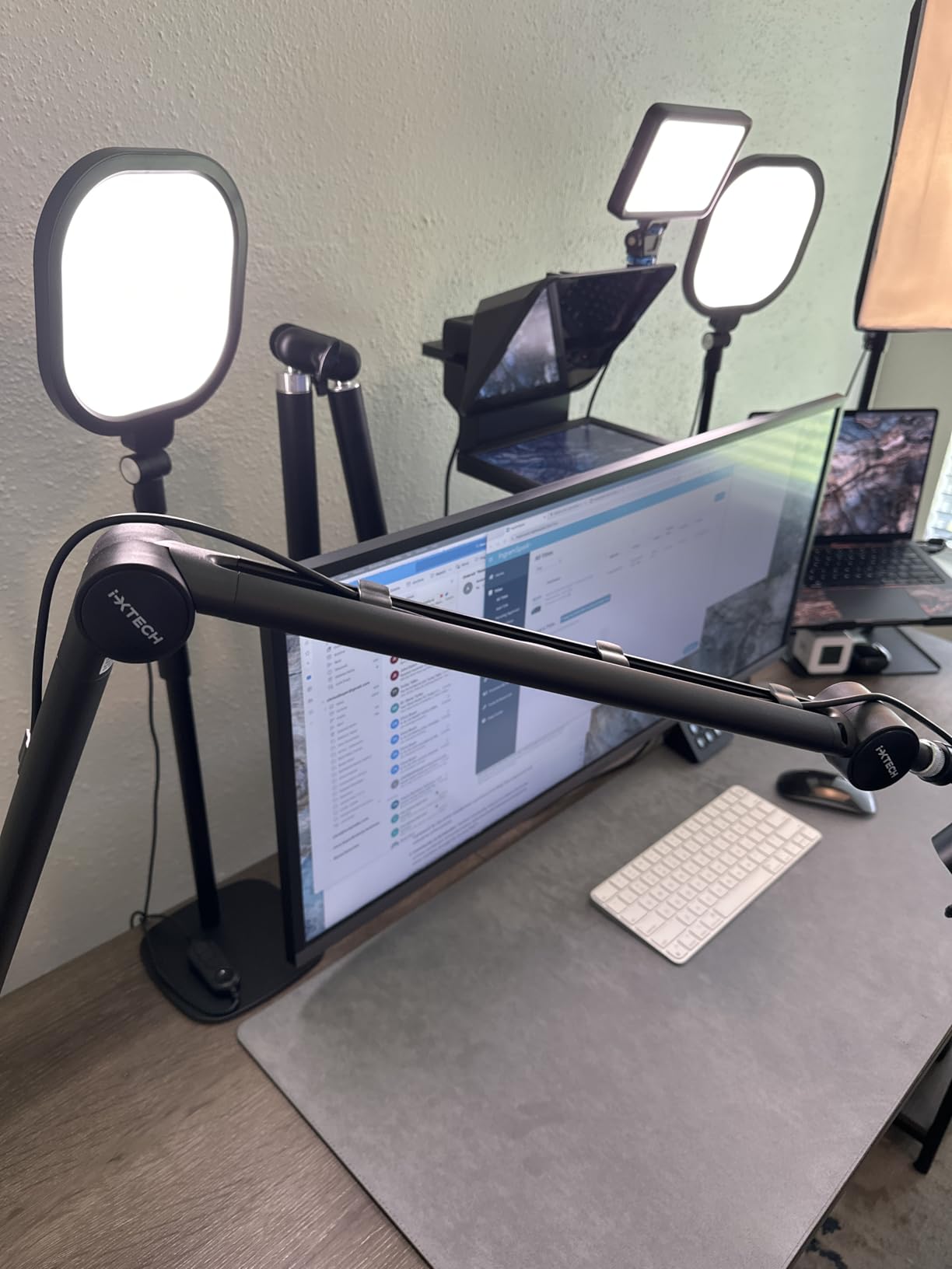 Zoom Lighting for Computer, Adjustable Desk Lighting for Video Calls, 30 Light Modes Video Conference Light, Desk Ring Light with Stand for Webcam, Meetings, Live Stream, Home Office. CRI 97.8 customer photo 1