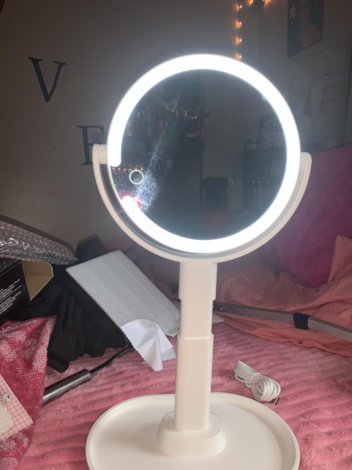 MOMOKUBA Makeup Mirror with Lights, 20X Magnifying Mirrors, Height Adjustable, Vanity Mirror with Lights Rechargeable 3 Color Modes, Double-Sided Detachable Travel Mirrors, Gift for Women, White customer photo 2