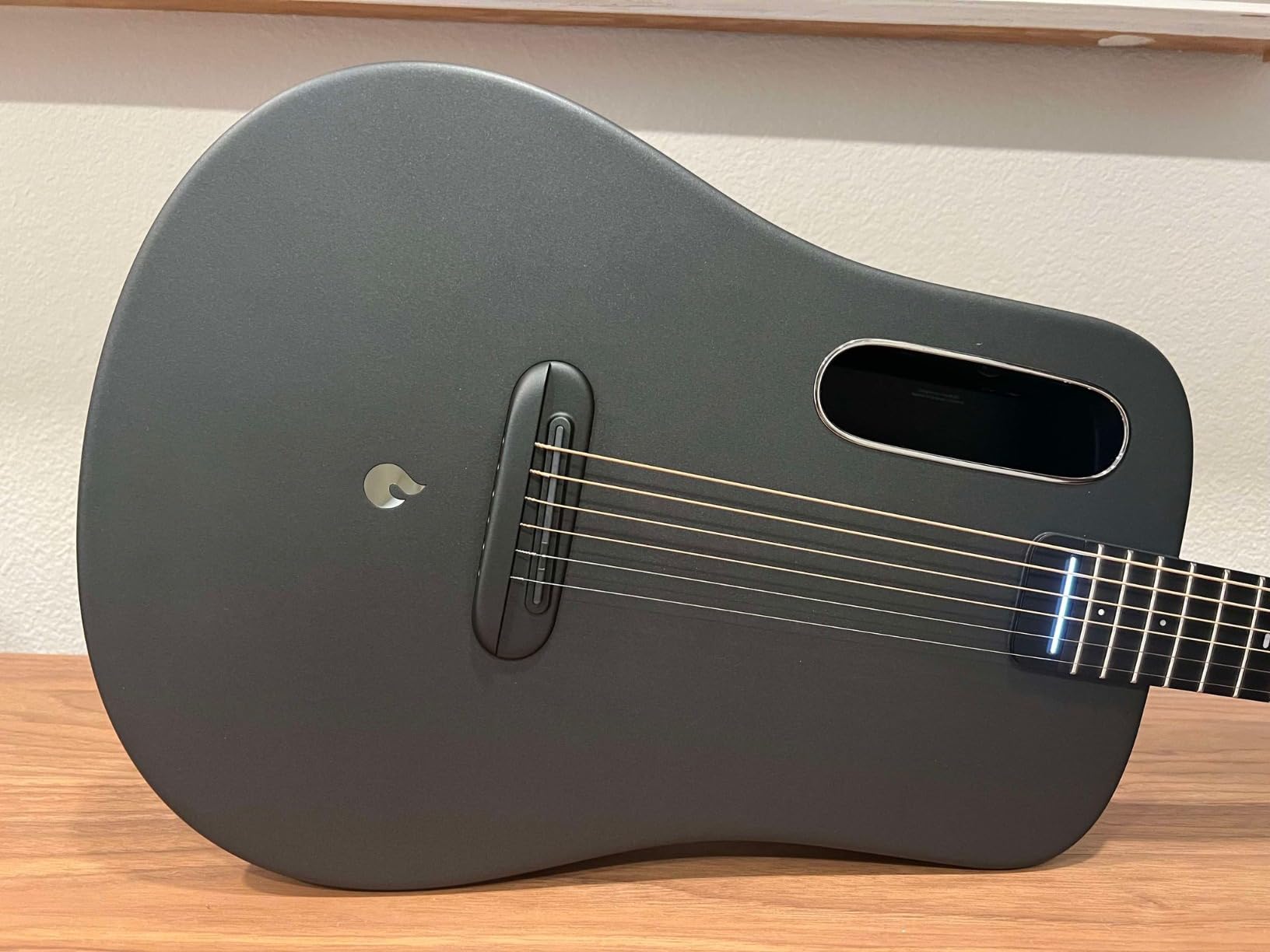 LAVA ME AIR Portable Carbon Fiber Electric-Acoustic Guitar with Onboard Effects and Magnetic Pickup, Black customer photo 1