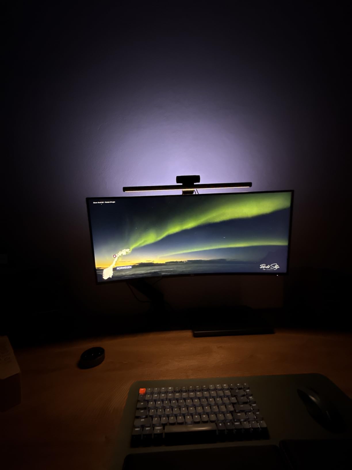 Quntis RGB Monitor Light Bar with Remote, Flat Curved & Ultrawide Fits | 15 Modes Gaming Backlight, Ra95 Eye-Care No-Glare Front Light, 4 Colors & Brightness Dimmable, Home Office Gaming, 20
