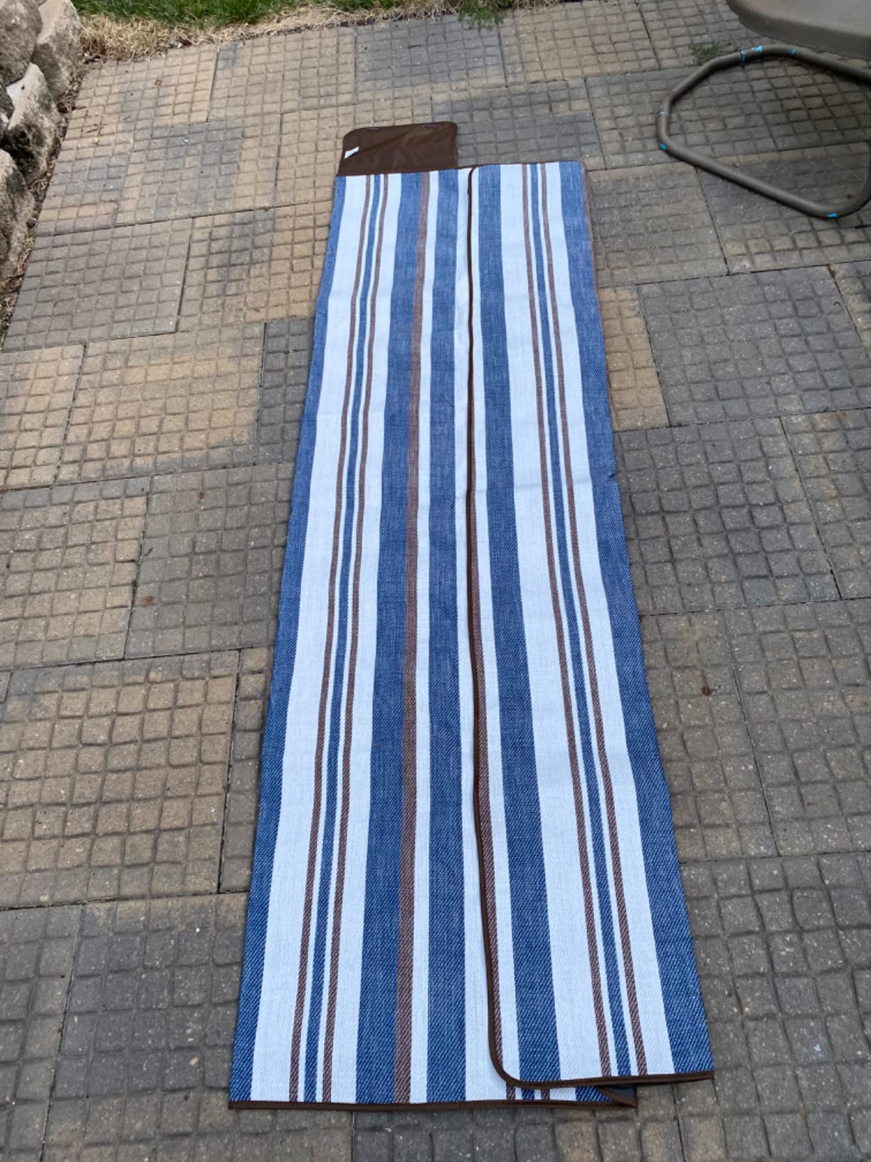 scuddles Extra Large Picnic Blanket 80 x 80 Inch, Waterproof Outdoor Mat with 3 Layer Soft Cushion, Foldable Compact Design with Carry Strap for Beach, Camping, Hiking, Parks and Travel Use customer photo 2