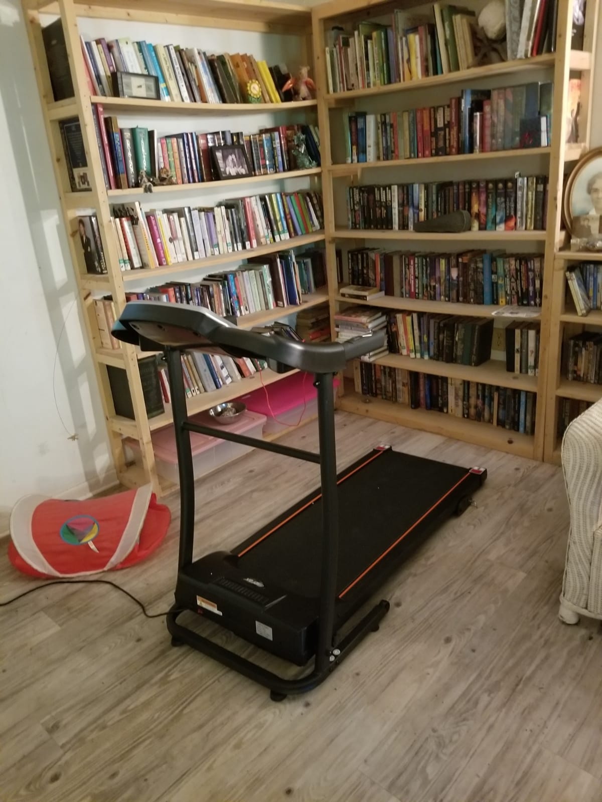 Merax Treadmills for Home 3.0HP Quiet Foldable Treadmill with 15% Incline, Portable Walking Pad with Handle Bar, Walking Pad Treadmill with 300 LBS Capacity, Bluetooth and Heart Rate Sensors customer photo 1