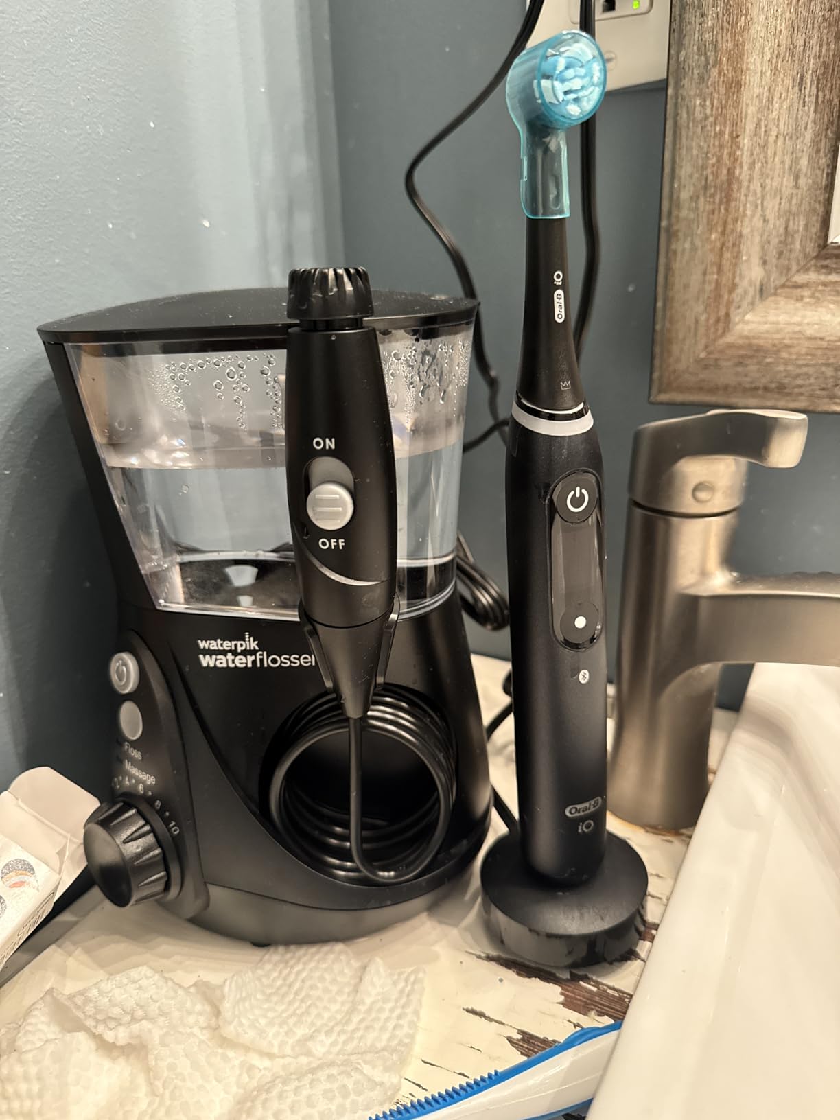 Oral-B Rechargeable Electric Toothbrush, iO7 Limited Deep Clean + Protect, 5 Cleaning Modes, Interactive Display, Visible Pressure Sensor, 2 Brush Heads, Charging Travel Case, White customer photo 1